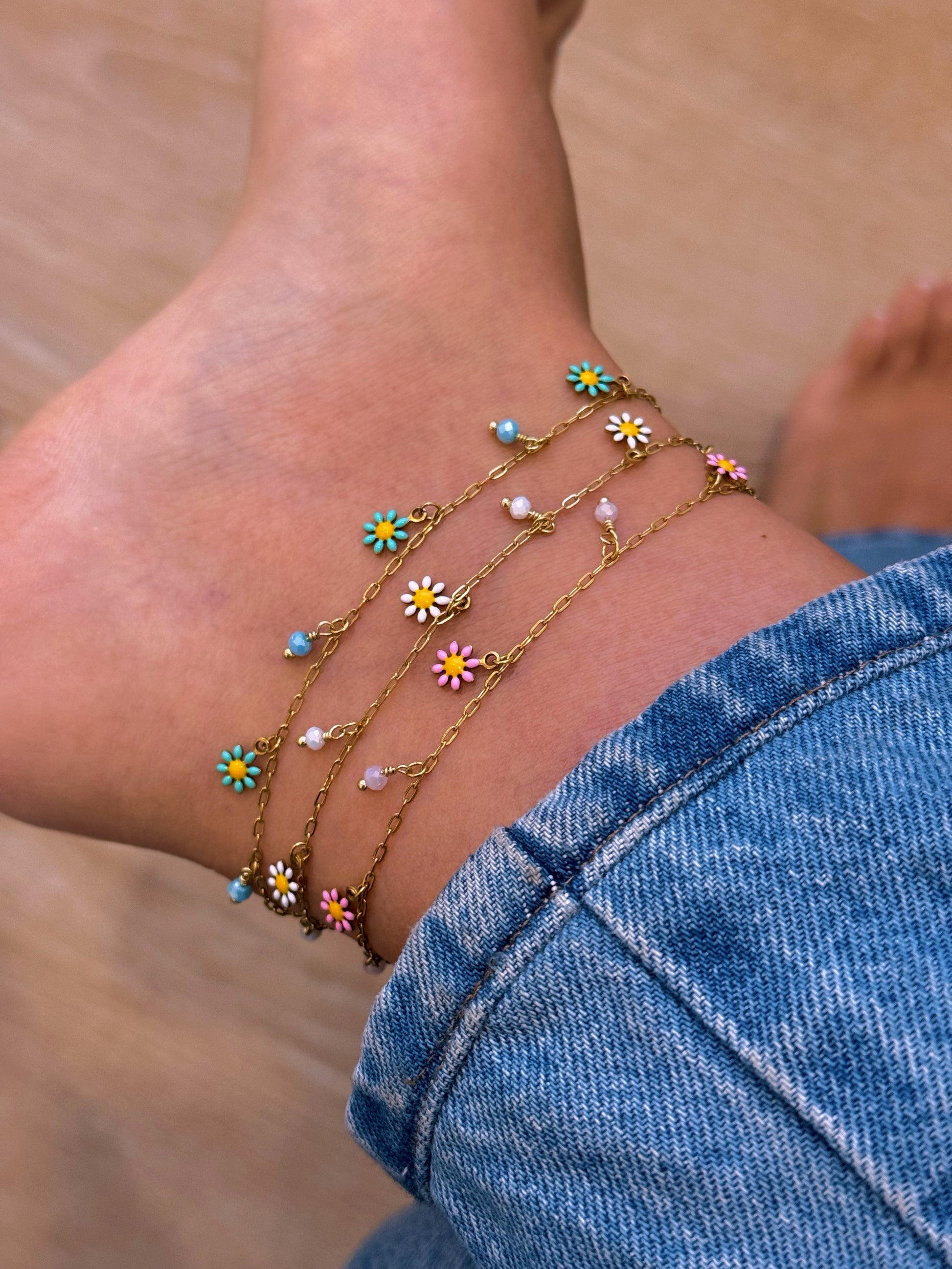 Pulseira de pé com flores e pedrinhas | 3 cores