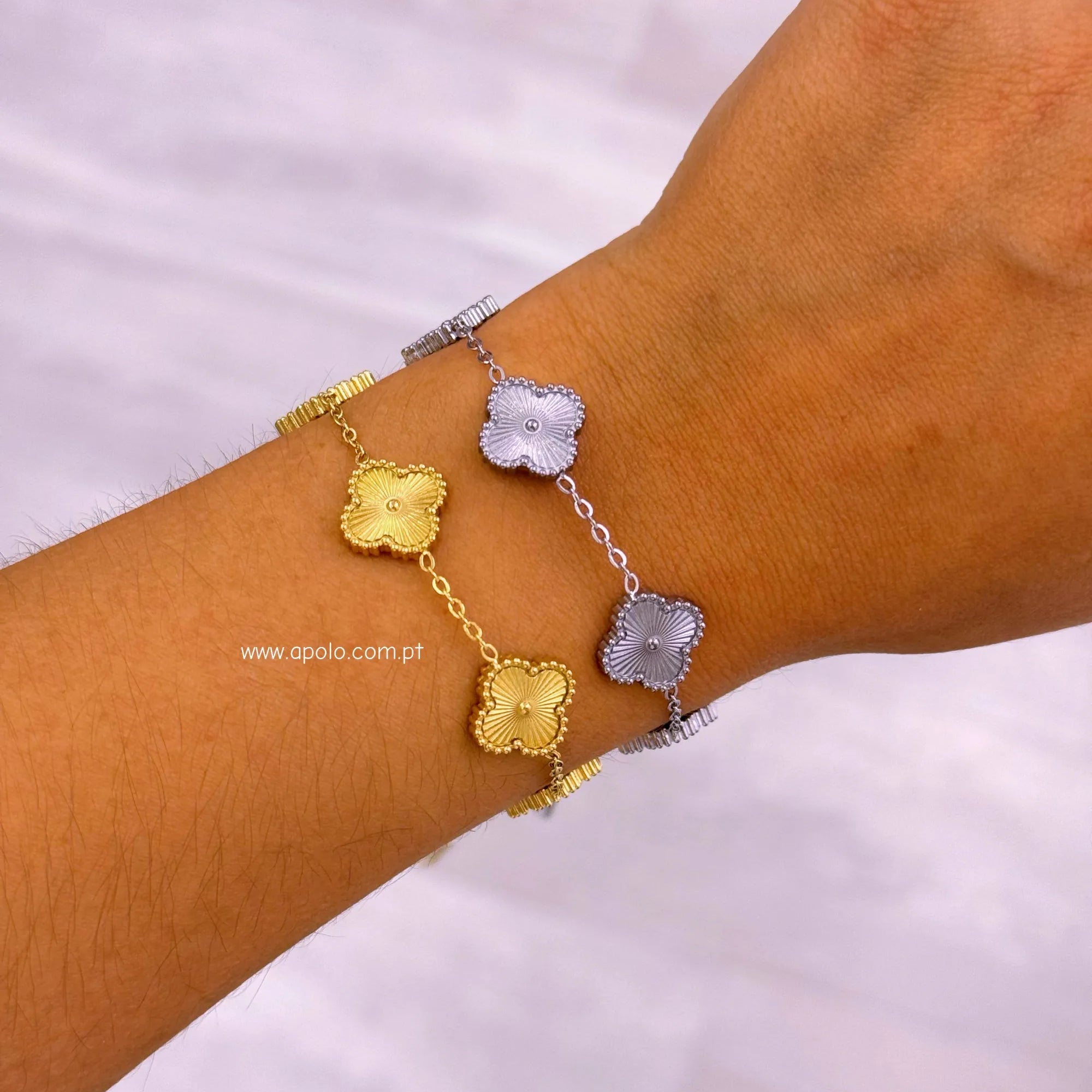 Pulseira 5 trevos com relevos | 2 Cores