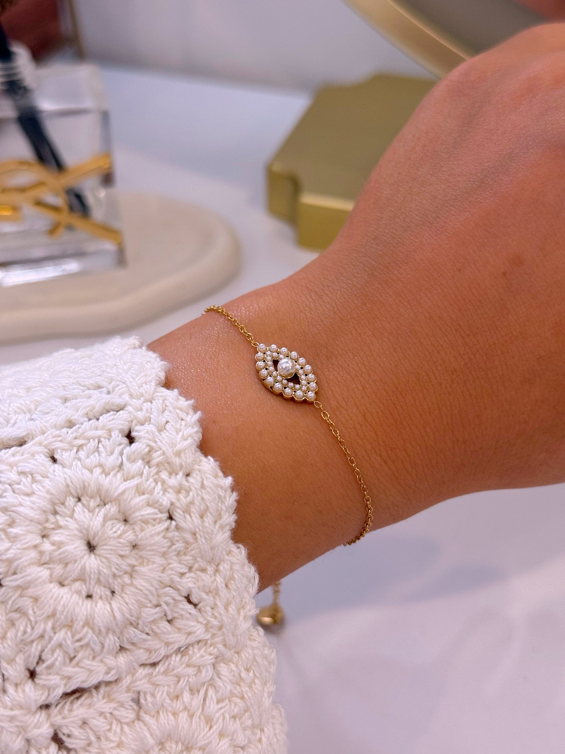 Pulseira olho grego preenchida com pérolas | Dourado