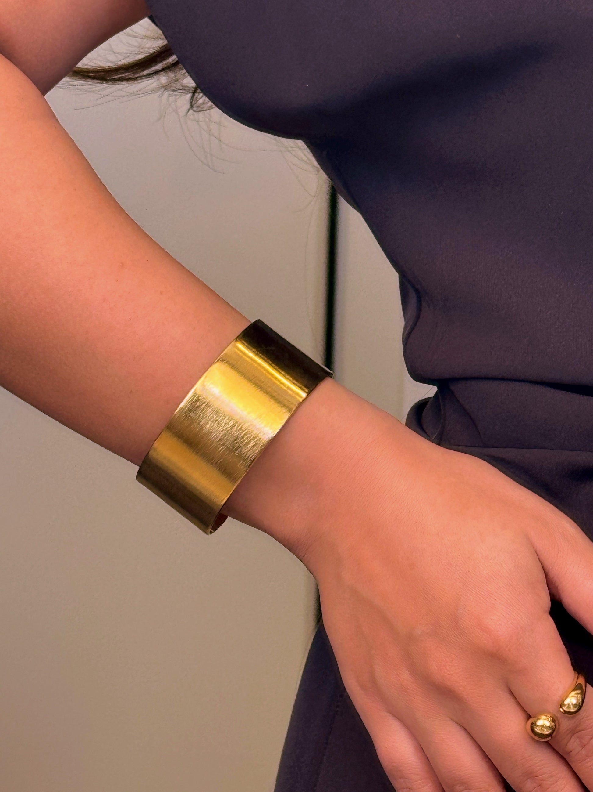 Pulseira rígida larga e lisa | Dourado