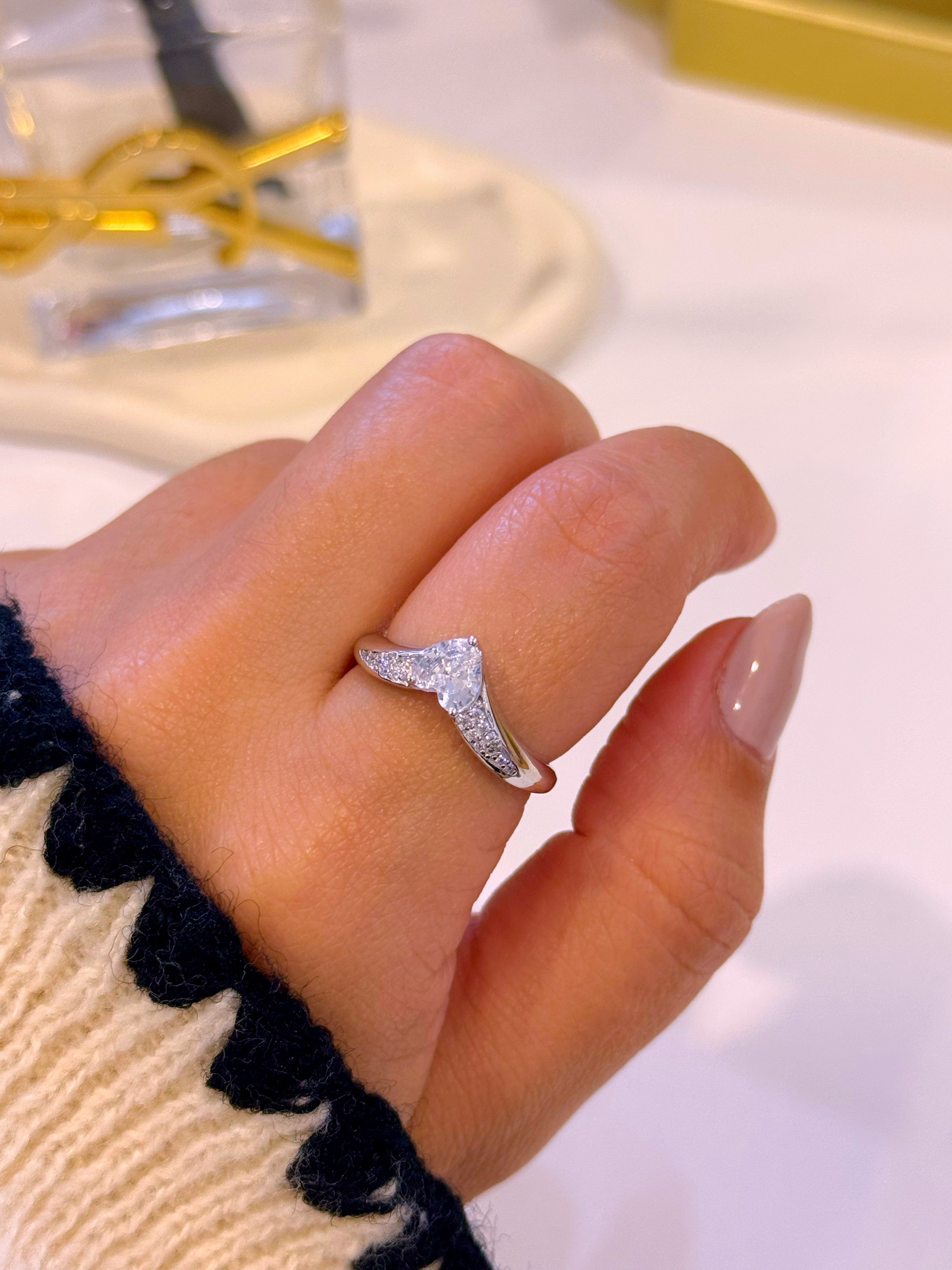 Anel delicado • efeito bico com coração e brilhantes | Linha Premium • 𝑒𝑑𝑖𝑐̧𝑎̃𝑜 𝑙𝑖𝑚𝑖𝑡𝑎𝑑𝑎