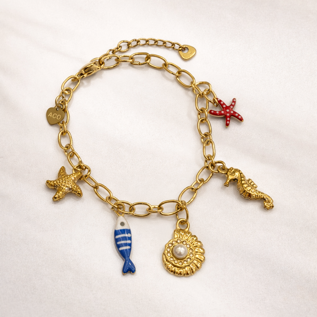 𝐄𝐝𝐢𝐜̧𝐚̃𝐨 𝐋𝐢𝐦𝐢𝐭𝐚𝐝𝐚 𝐕𝐞𝐫𝐚̃𝐨 🐚 Pulseira corrente com concha e pérola e vários pendentes | Dourado