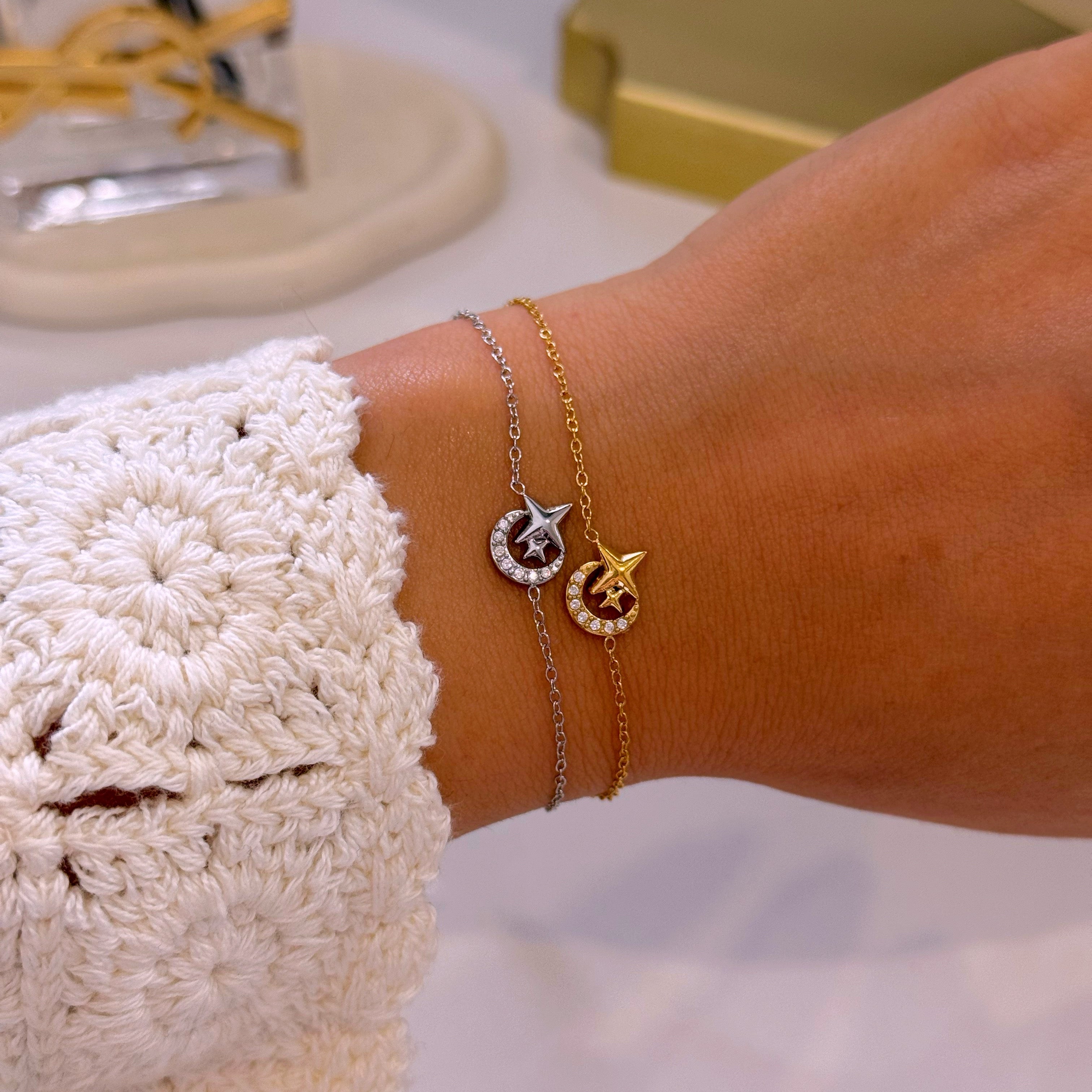 Pulseira delicada com estrelinha e lua com brilhantes | 2 Cores