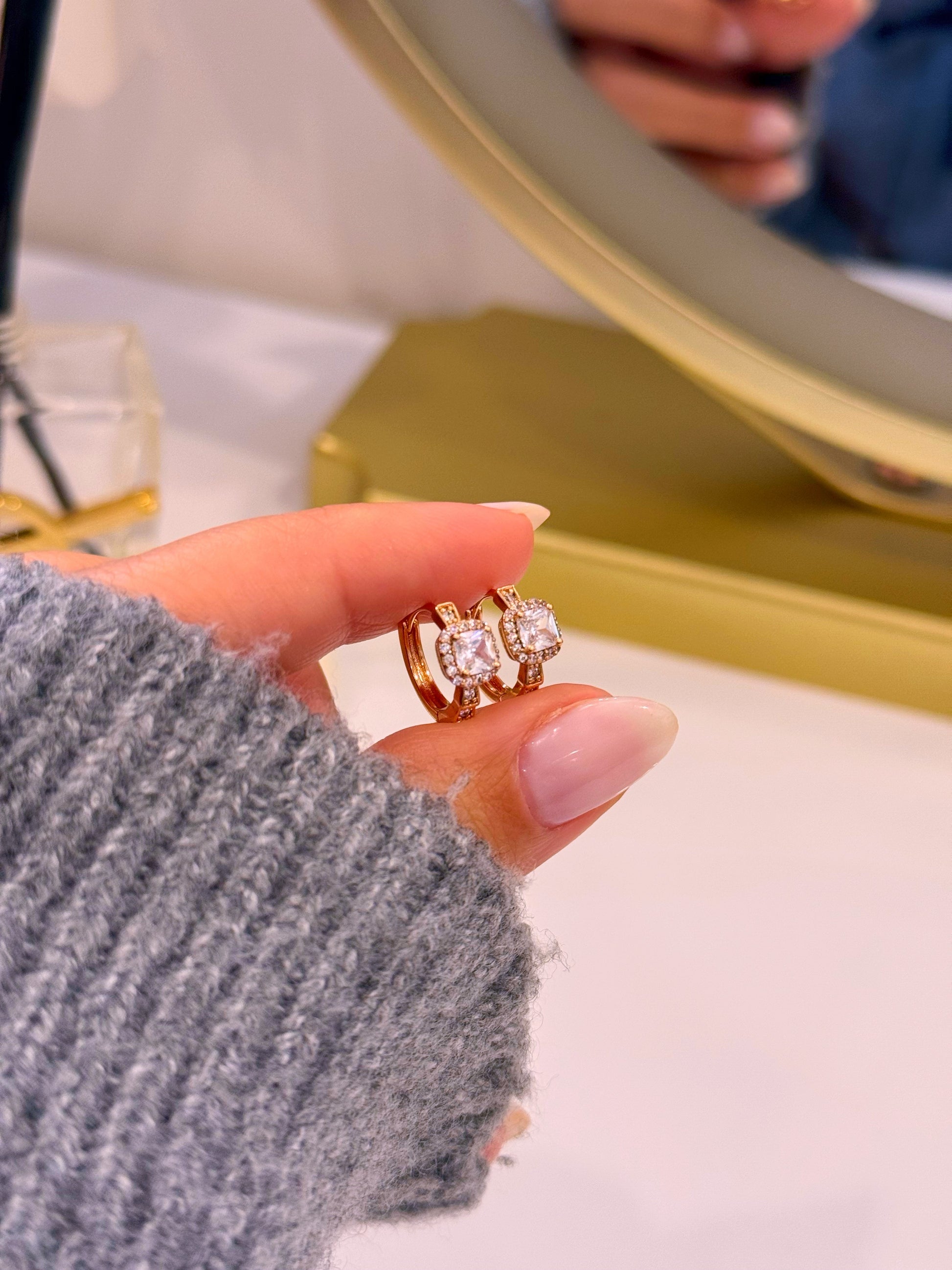 Argolinhas com brilhantes e pedra quadrada | Rose Gold
