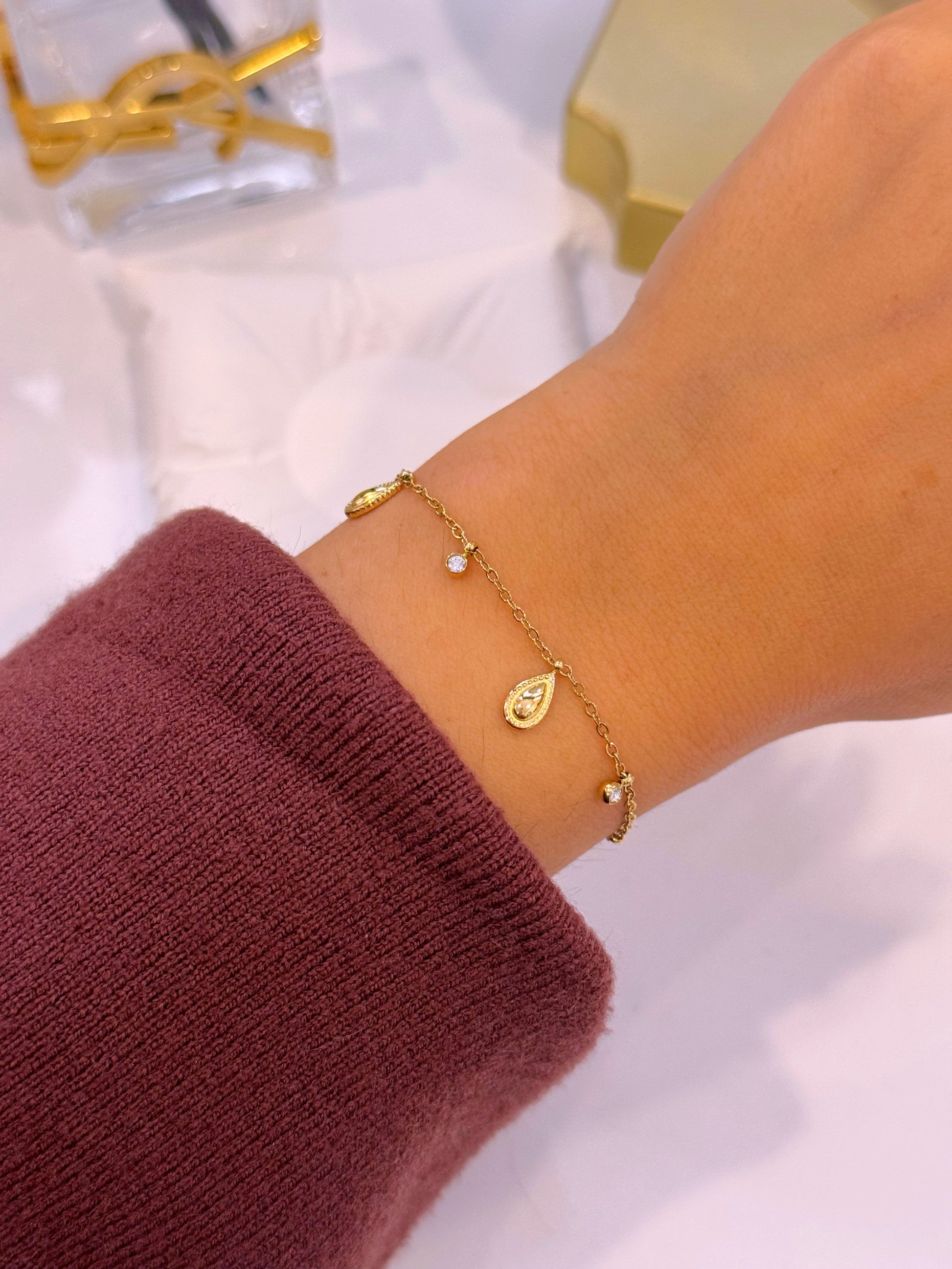 Pulseira delicada com gotinhas e brilhantes | Dourada