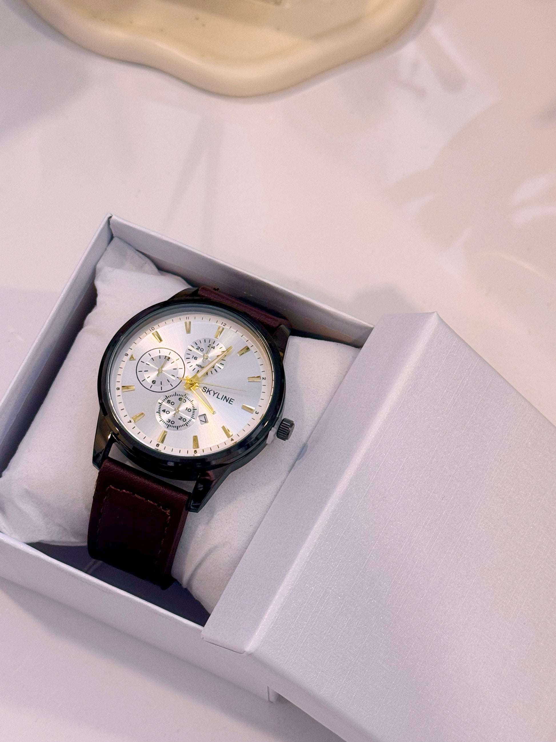 Relógio Analógico em pele | Castanho com mostrador preto