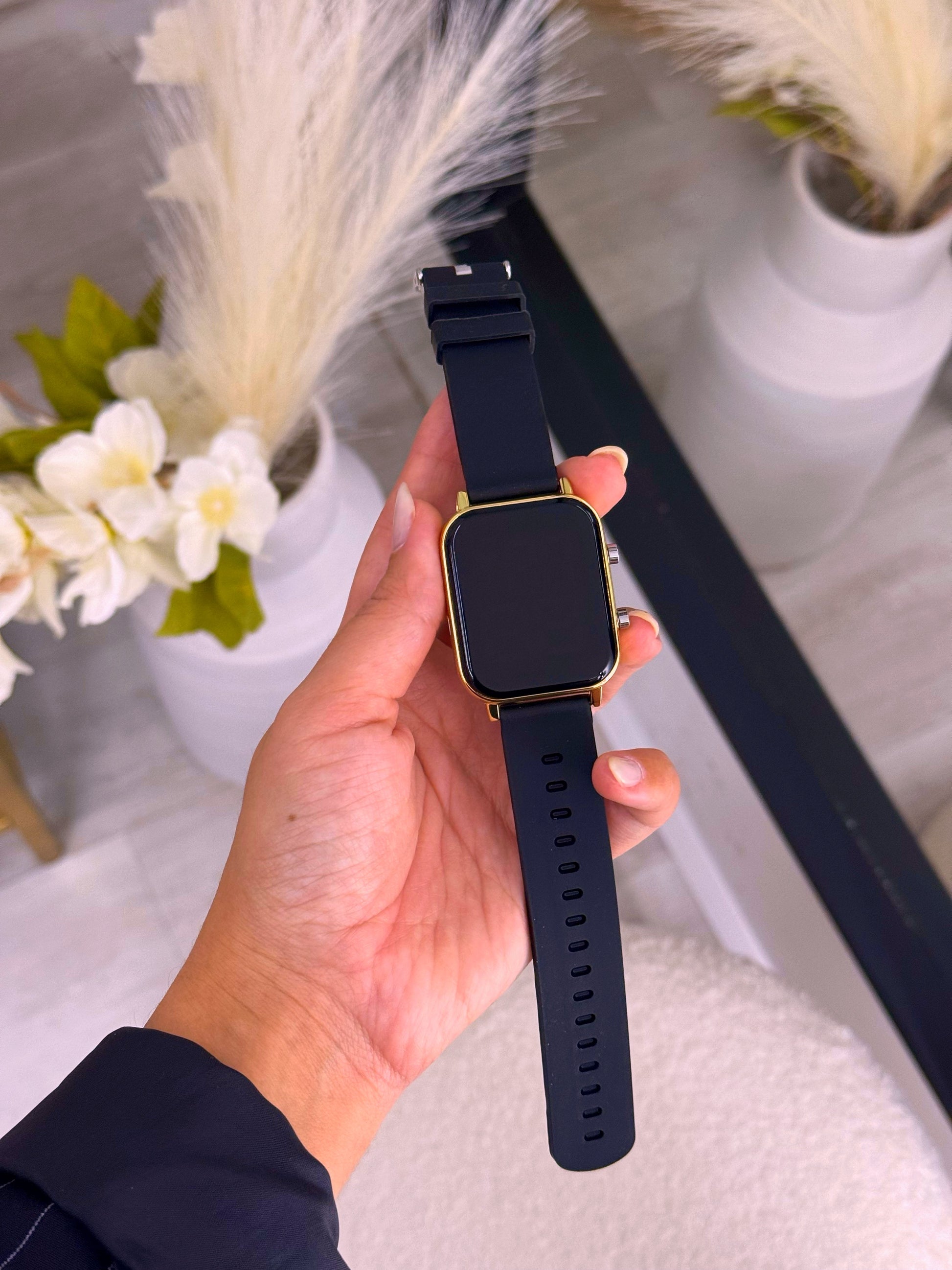 Relógio digital retangular com bracelete silicone | Preto