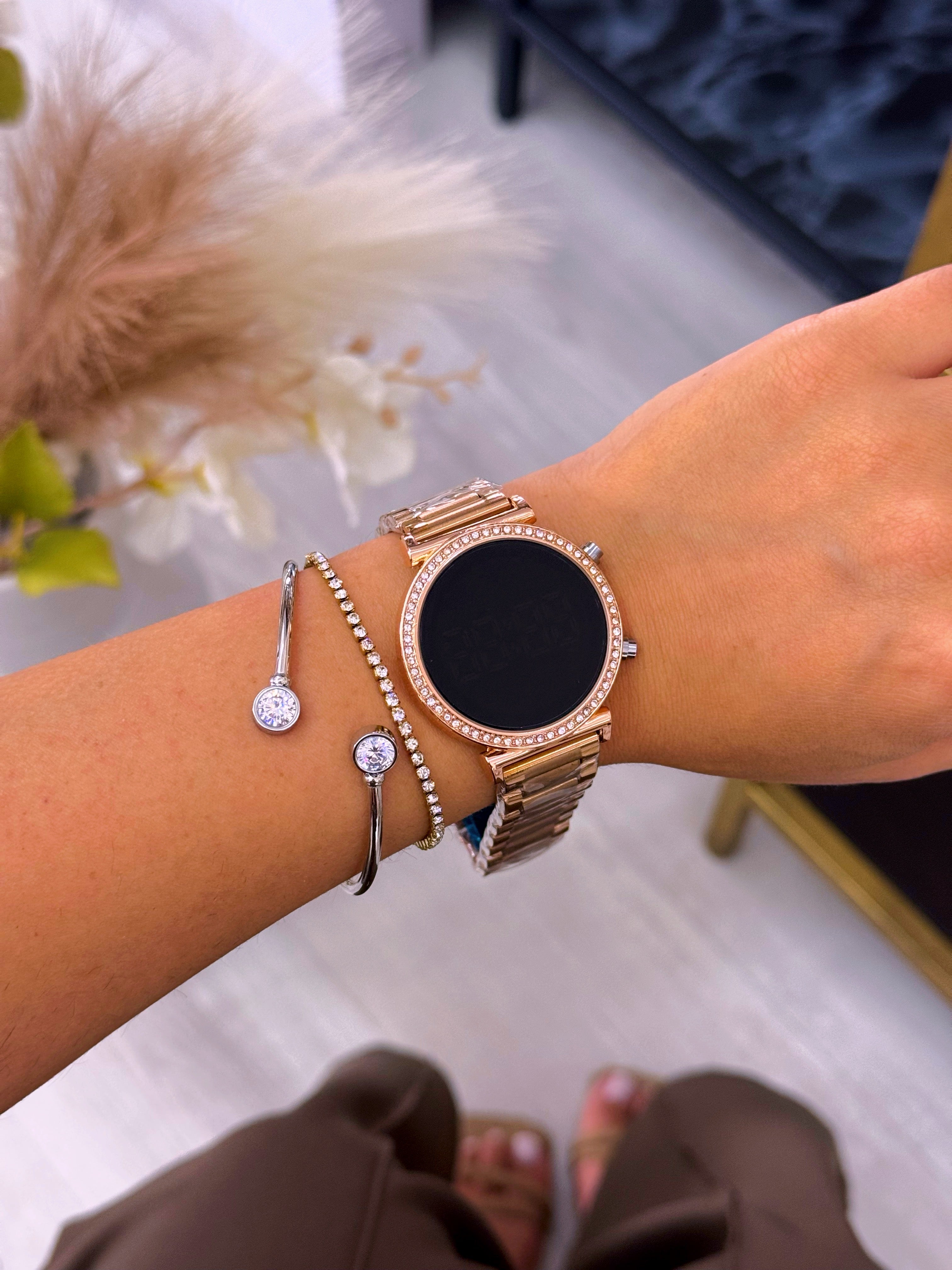 Relógio digital rose gold com brilhantes