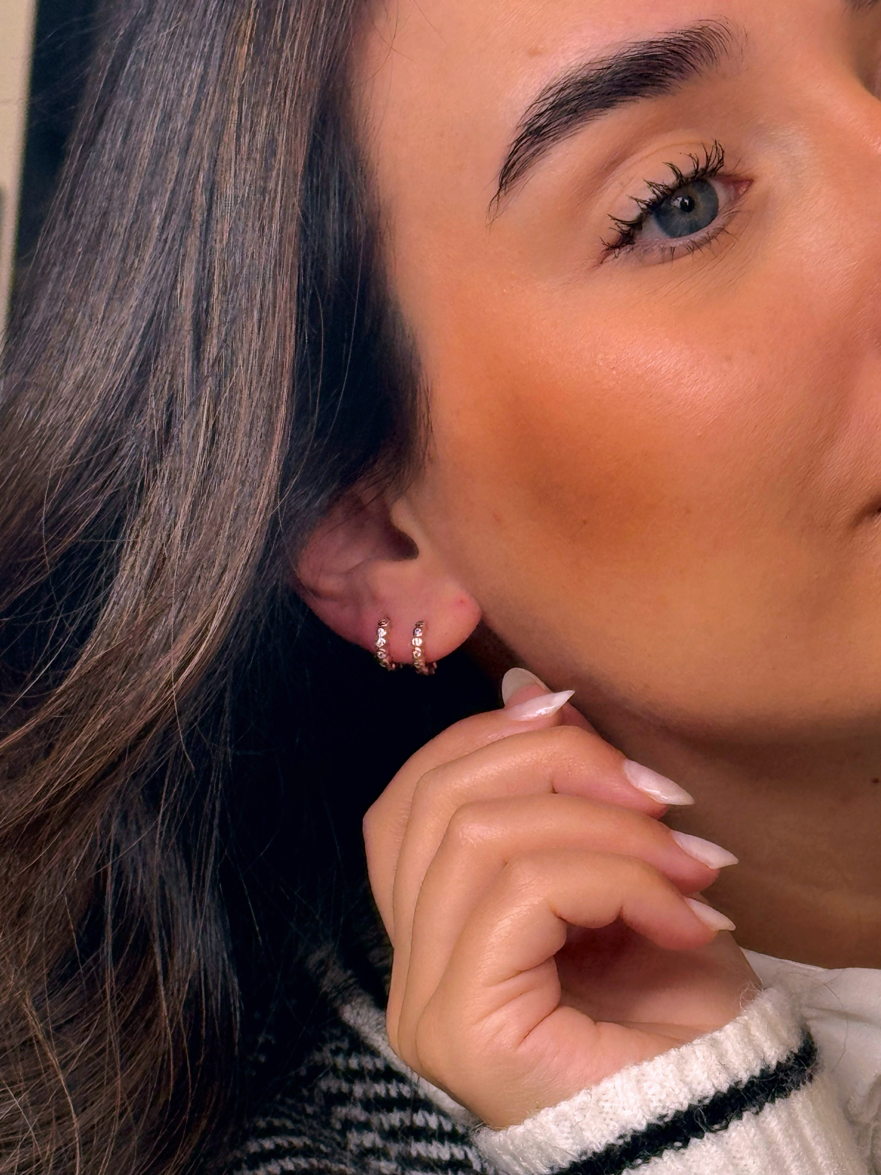 Mini argolinhas bolinhas com brilhantes | Rose Gold
