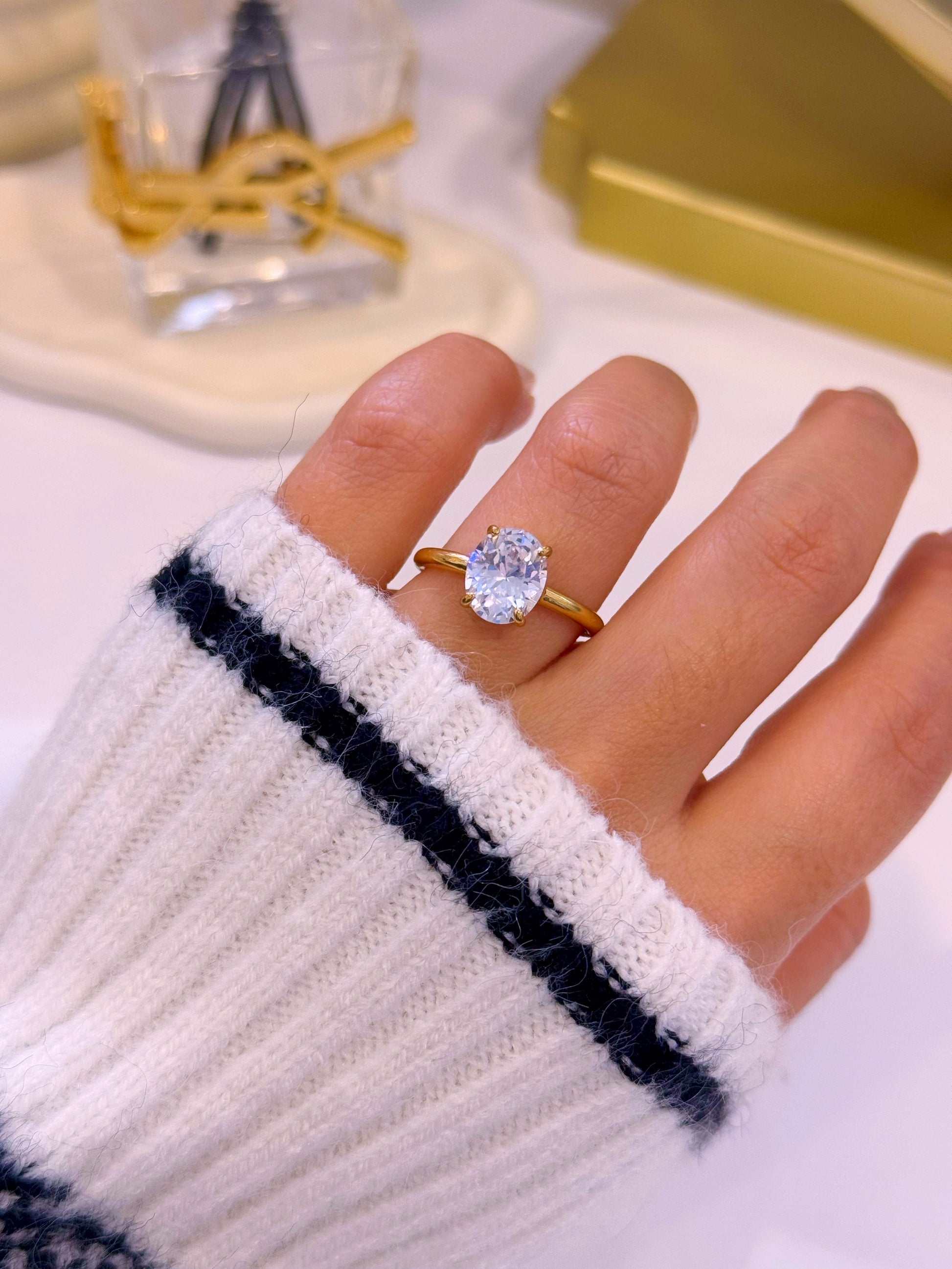 Anel ajustável liso solitário • pedra oval | 2 Cores