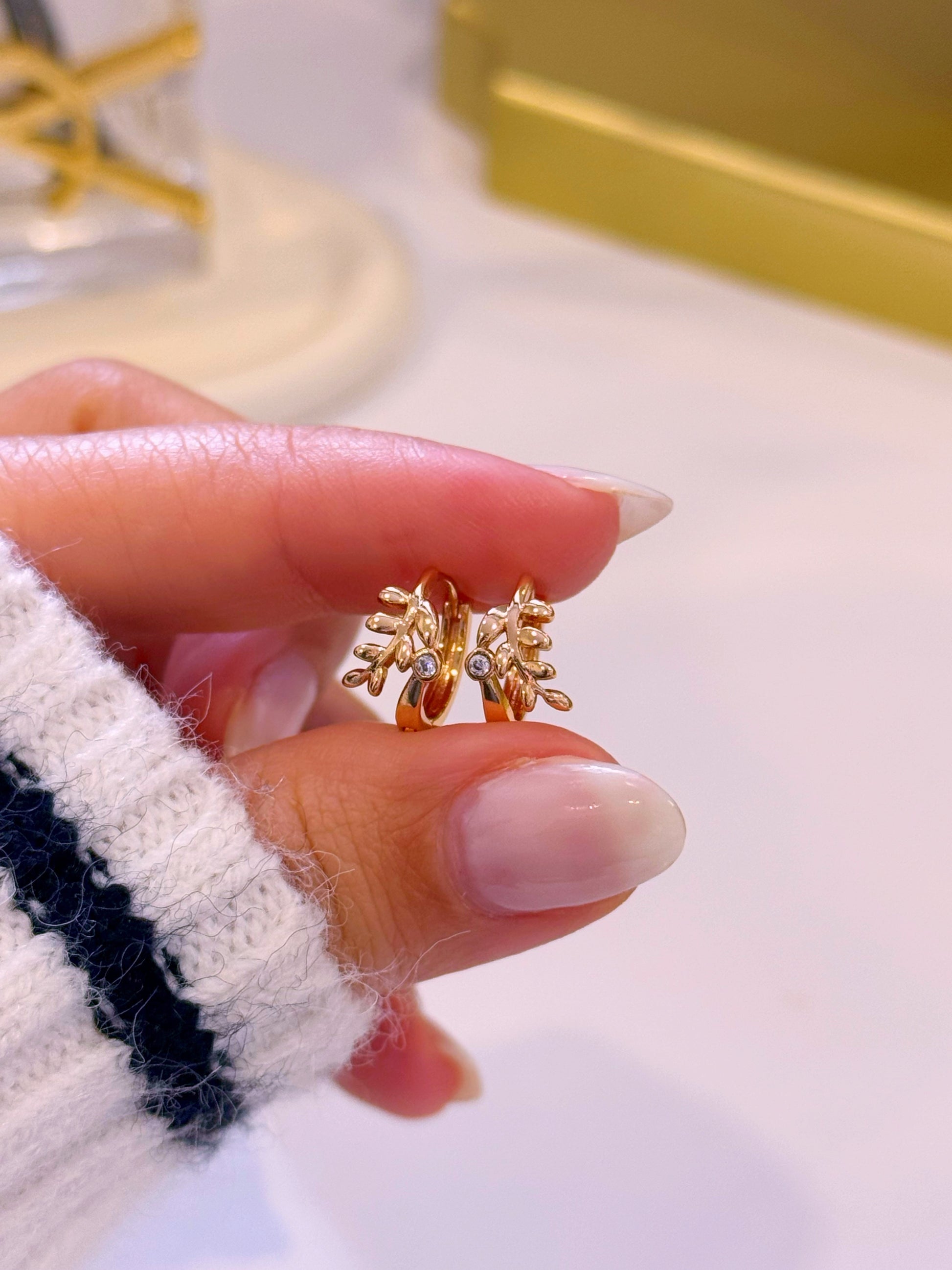 Argolinhas formato folhinha com brilhante | Rose Gold