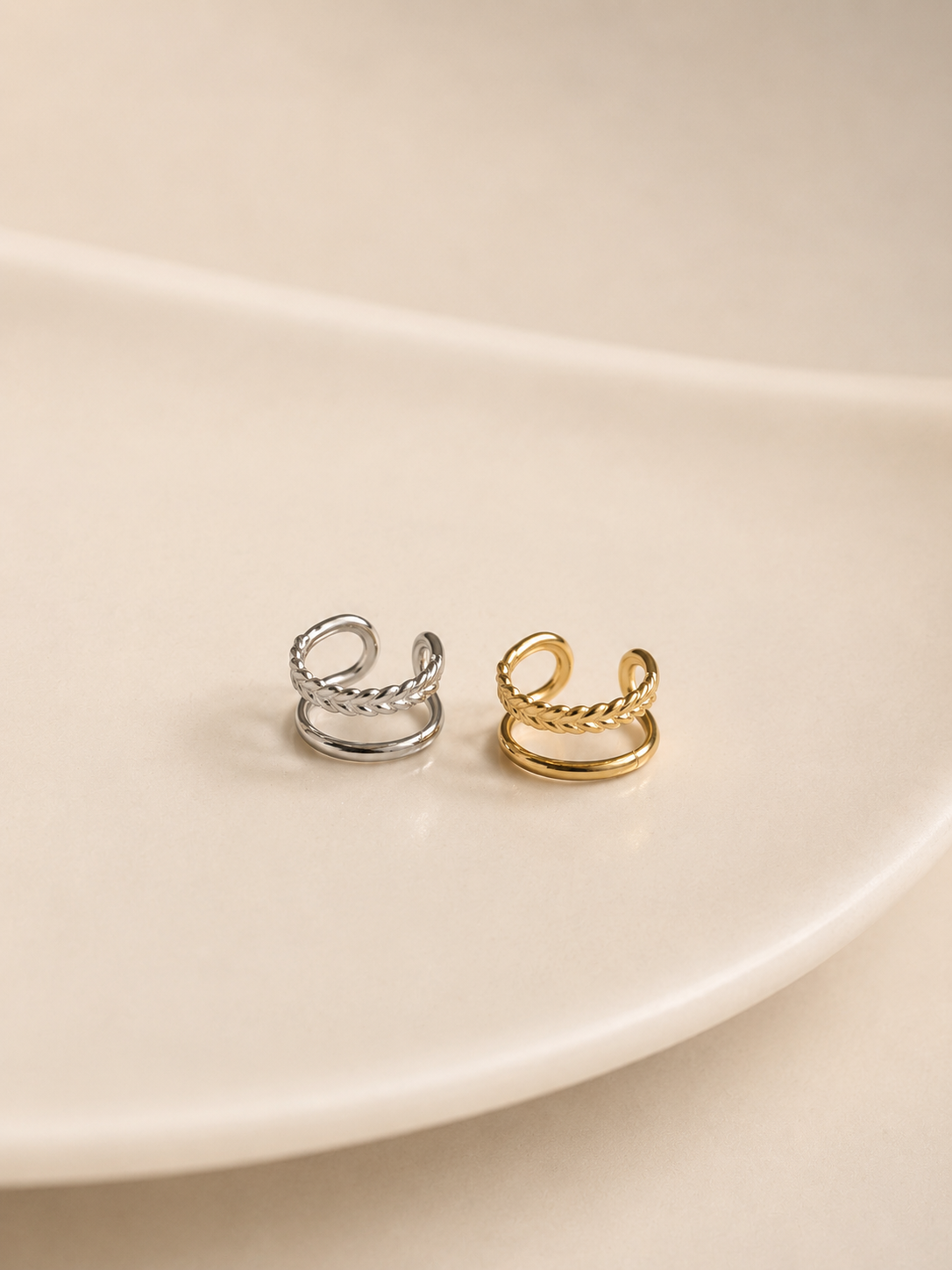 Earcuff ajustável • efeito duplo folhinha e argolinha | 2 Cores