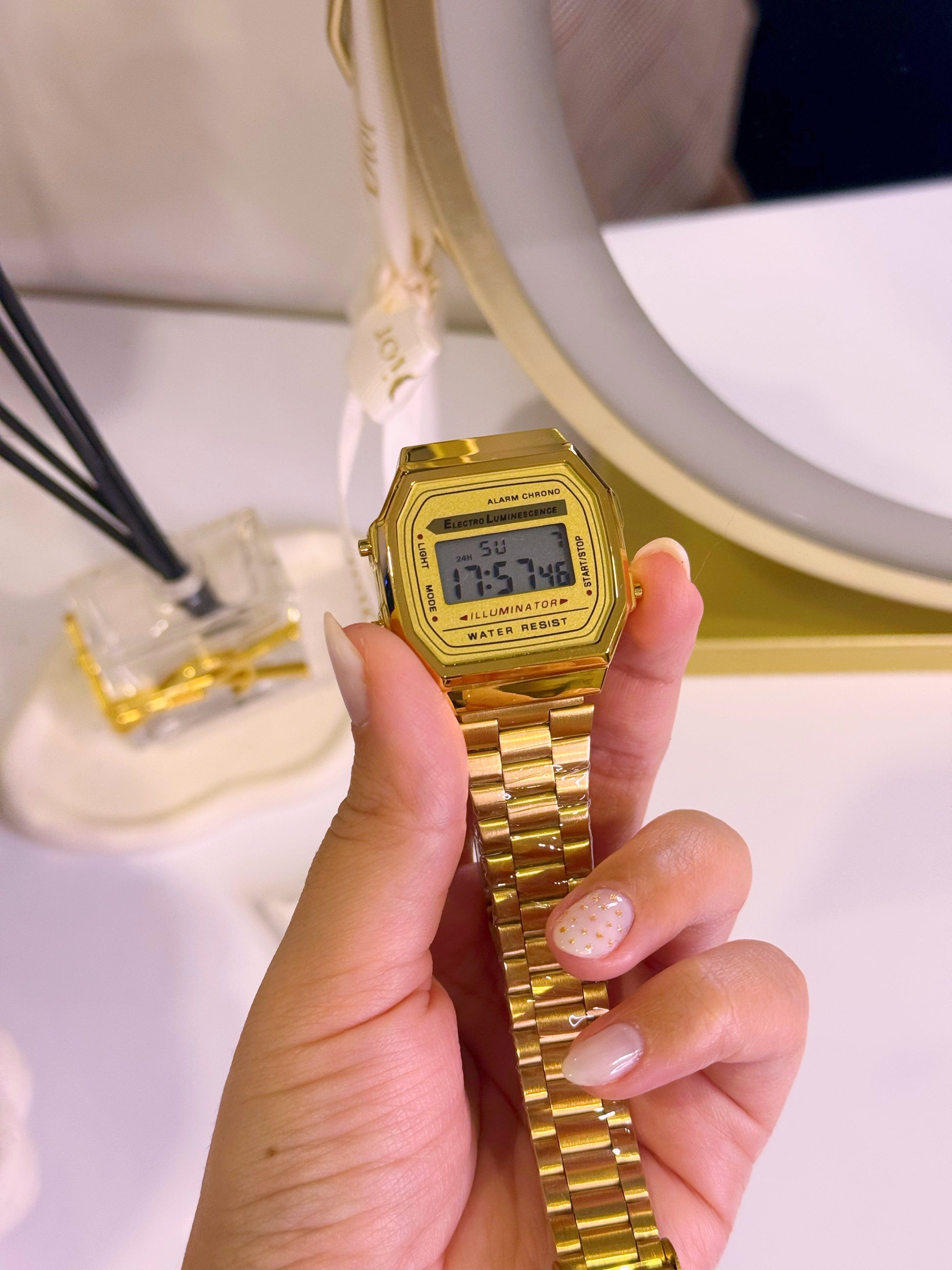 Relógio digital | Dourado