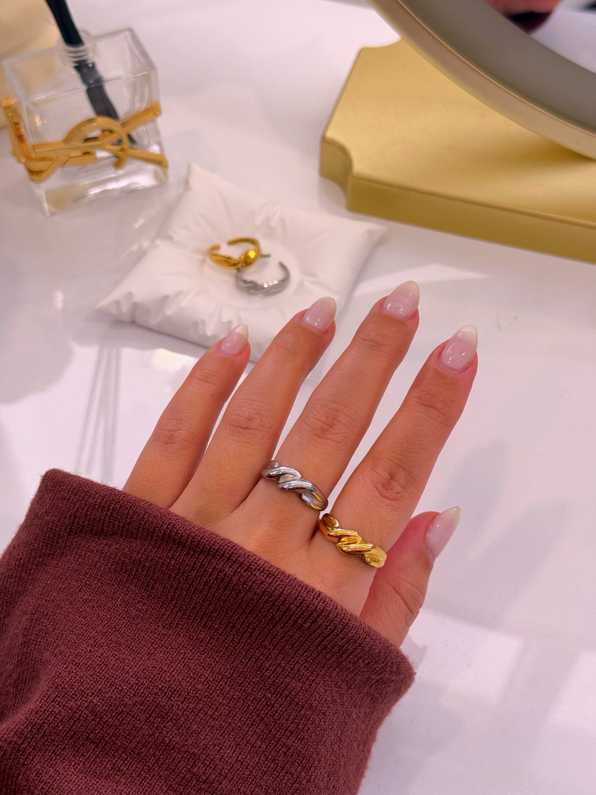 Anel ajustável com efeito torcido em relevo | 2 Cores