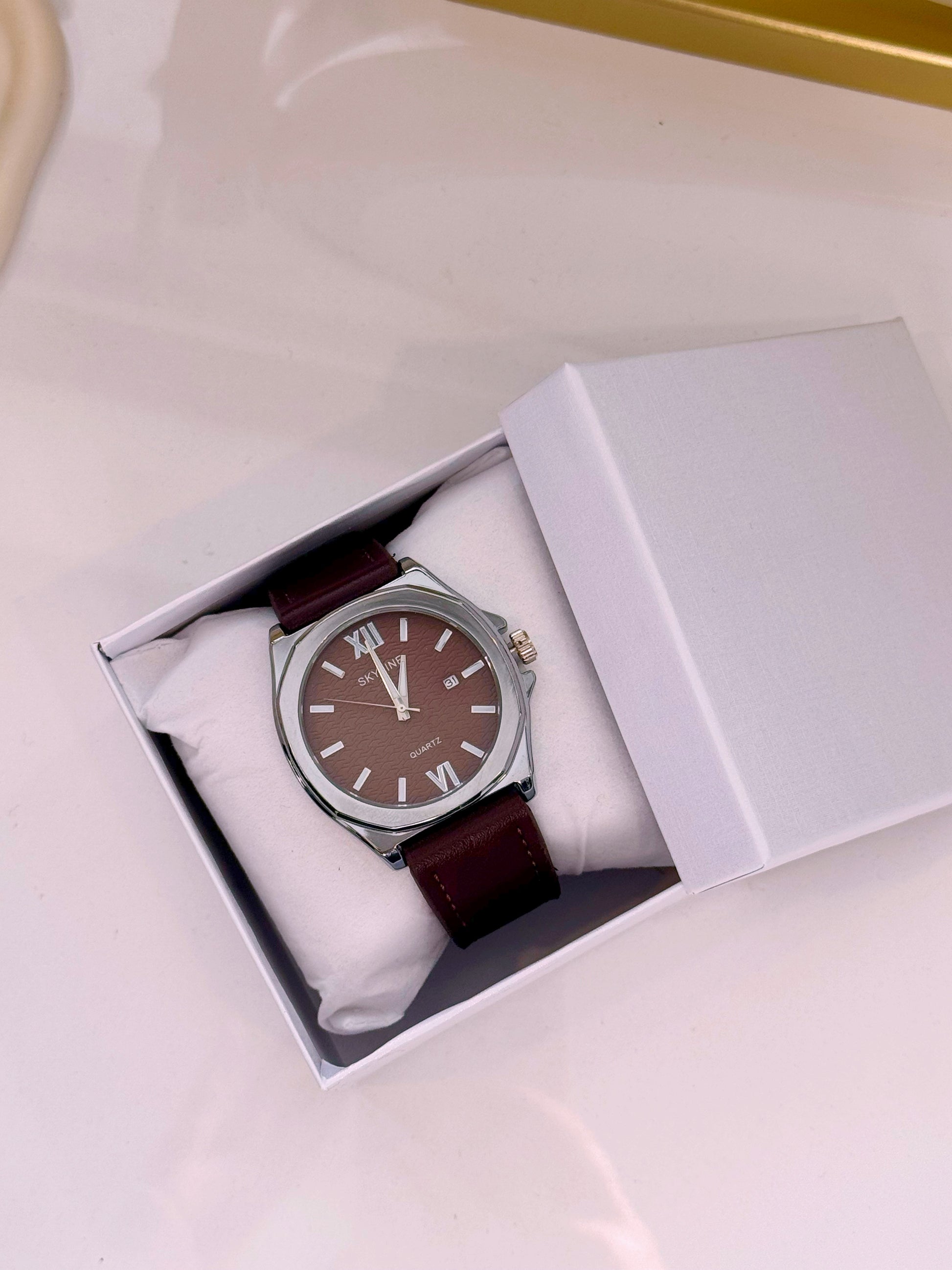 Relógio Analógico em pele | Castanho escuro com mostrador prateado