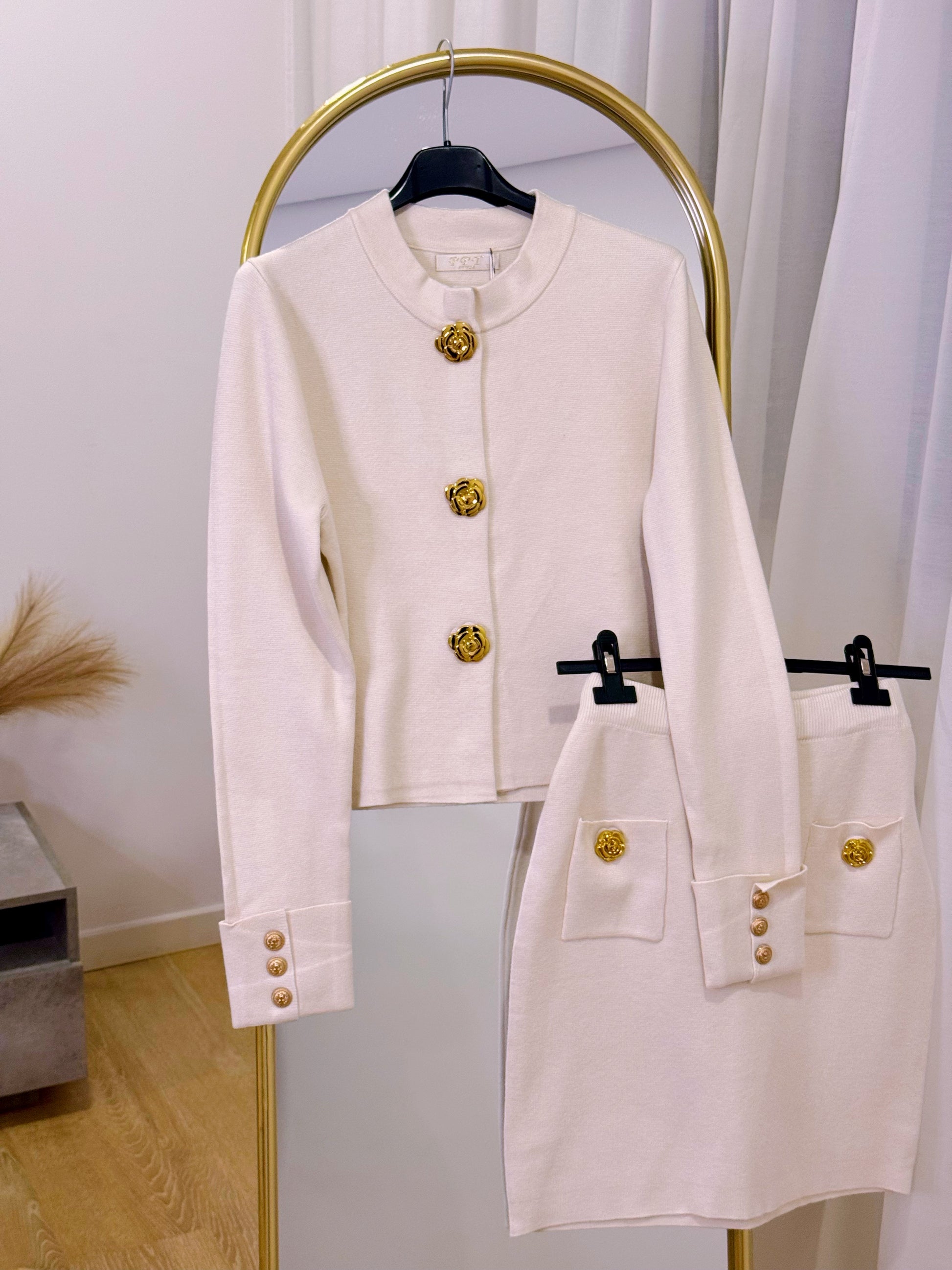 Conjunto de malha elegante • Saia e Cardigan | Branco