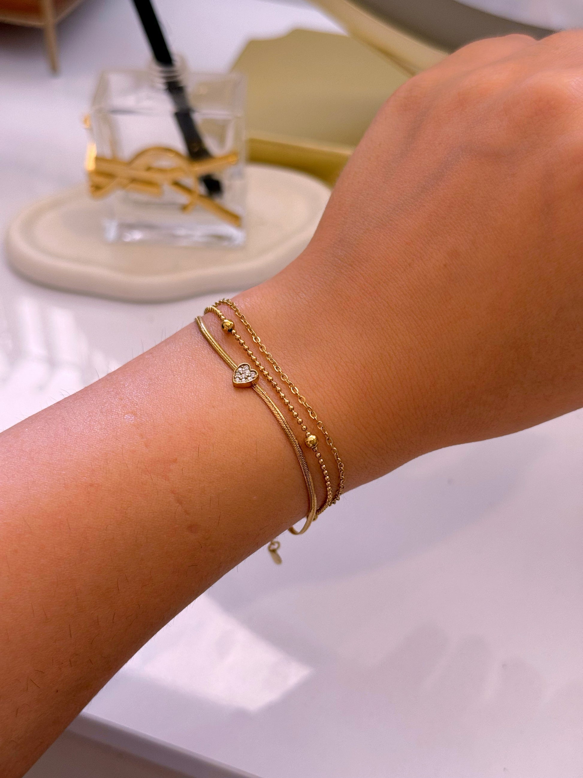 Pulseira efeito triplo • malha achatada com coração, fininha e fininha com bolinhas | Dourado