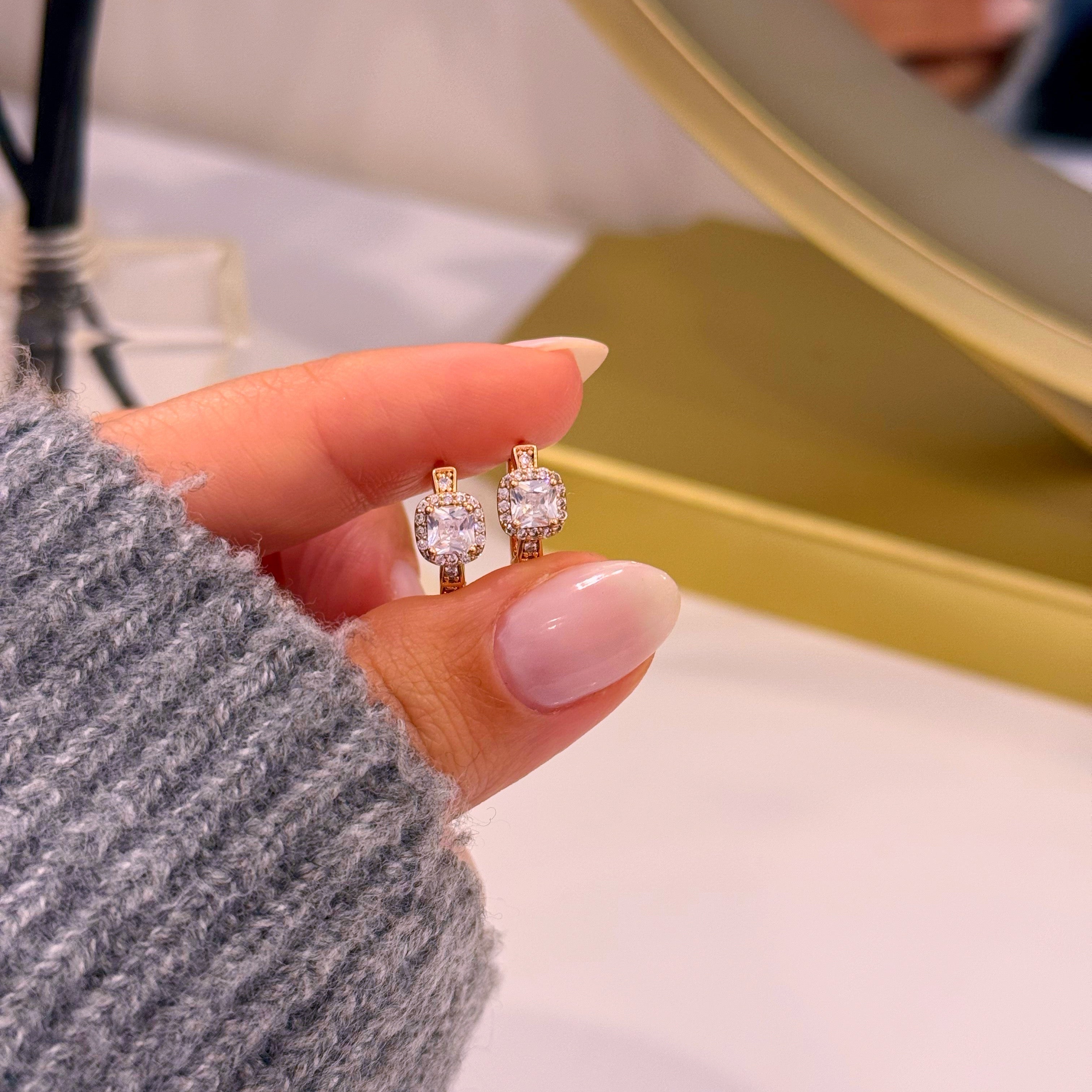 Argolinhas com brilhantes e pedra quadrada | Rose Gold