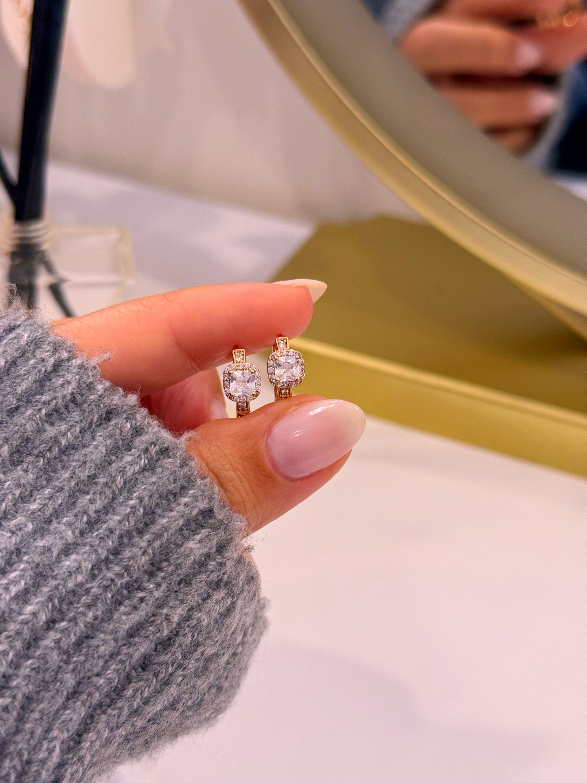 Argolinhas com brilhantes e pedra quadrada | Rose Gold