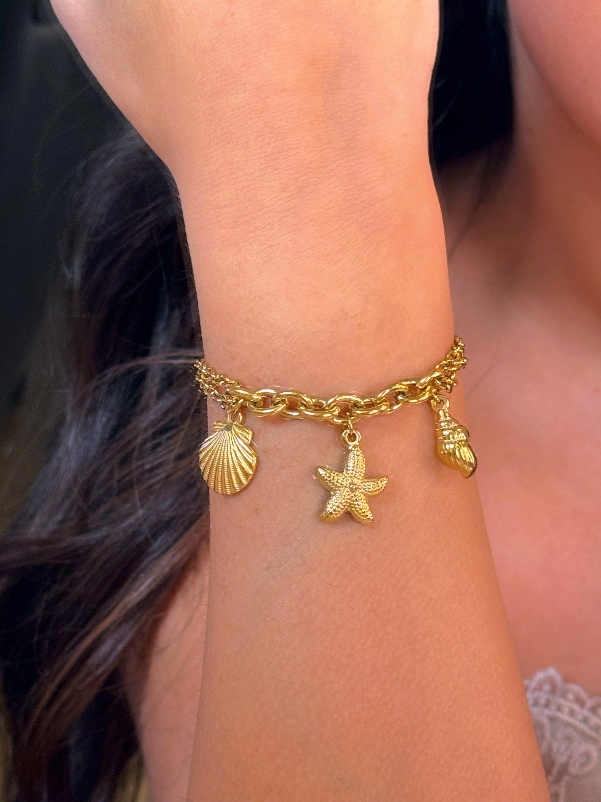 𝐄𝐝𝐢𝐜̧𝐚̃𝐨 𝐋𝐢𝐦𝐢𝐭𝐚𝐝𝐚 𝐕𝐞𝐫𝐚̃𝐨 🐚 Pulseira correntes com concha, estrela e búzio | Dourado