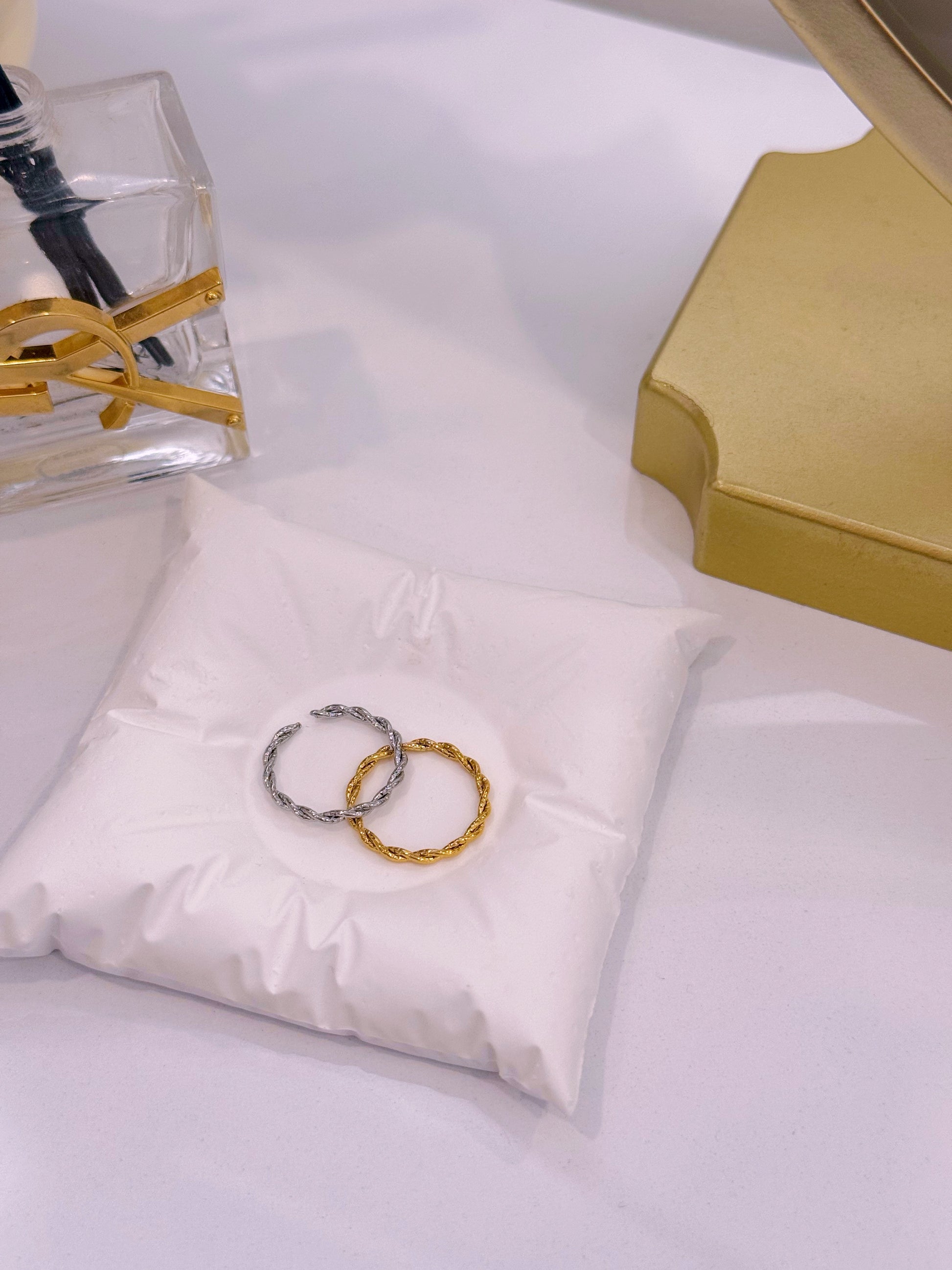 Anel ajustável fininho torcido | 2 Cores