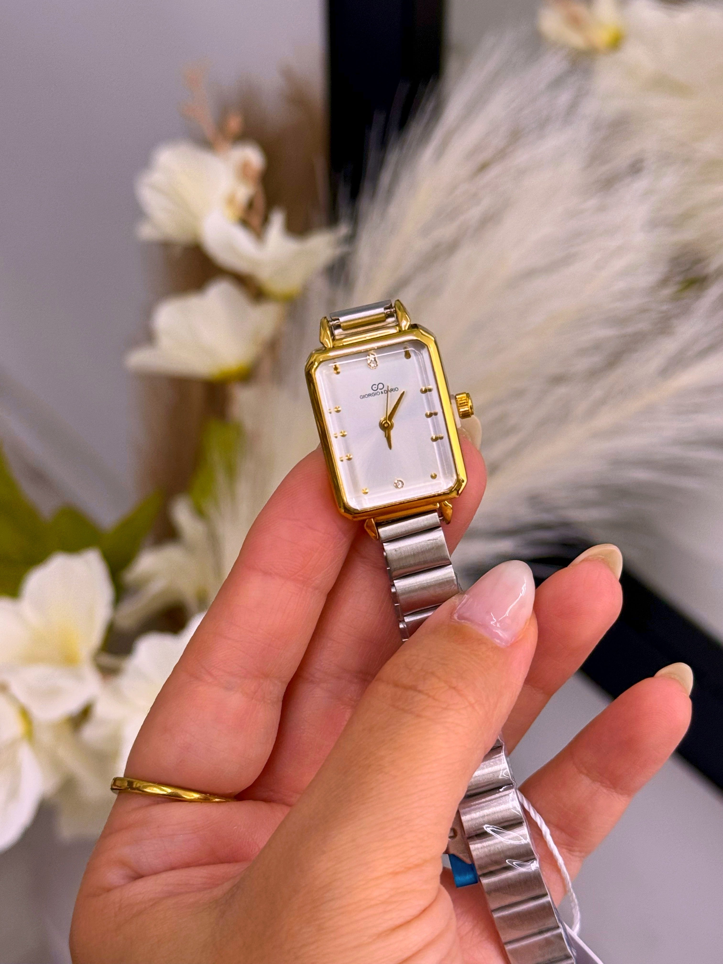 Relógio analógico com mostrador retangular | Mix prata e dourado