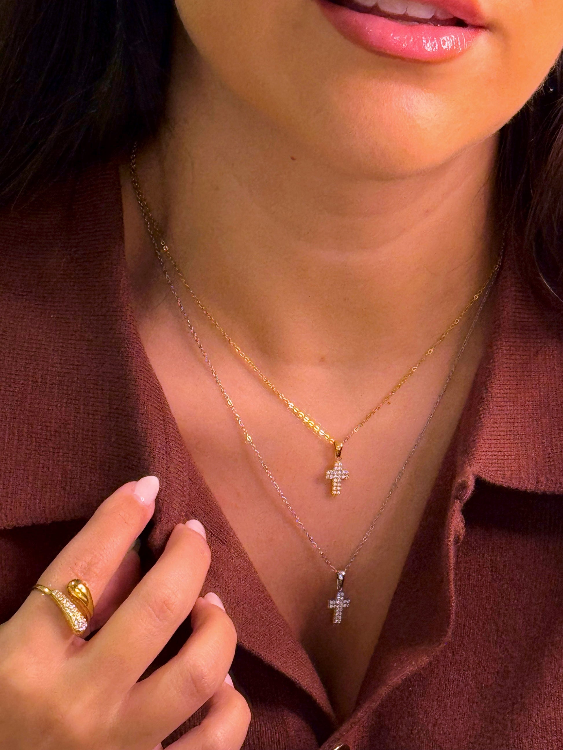 Colar malha fininha com mini cruz em brilhantes | 2 cores