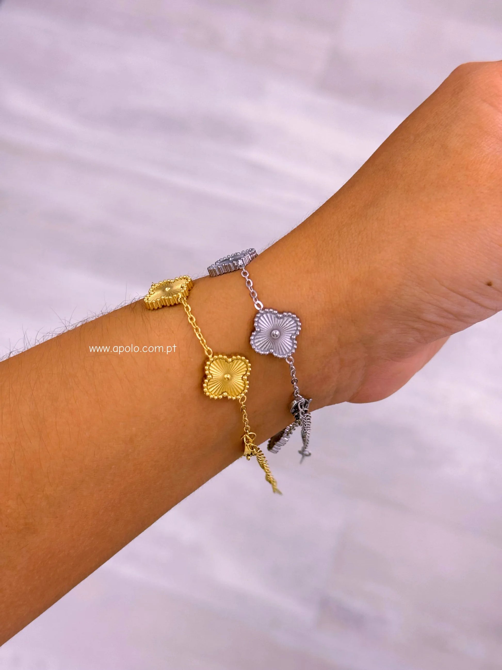 Pulseira 5 trevos com relevos | 2 Cores