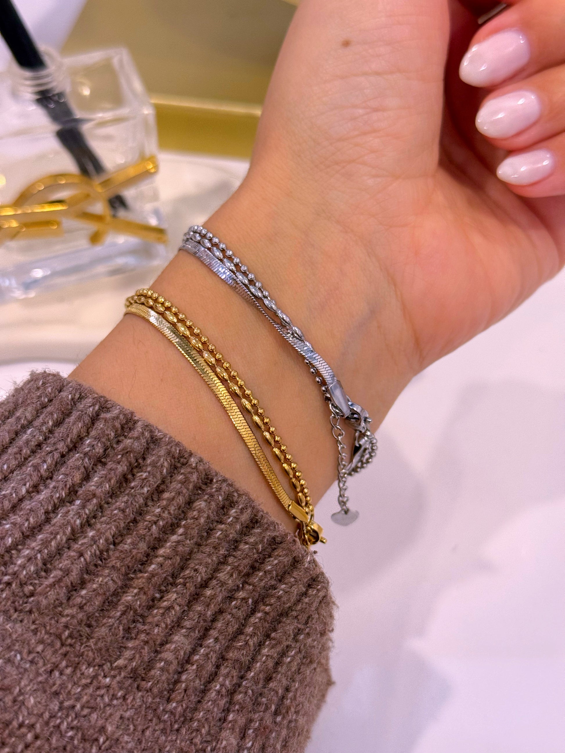 Pulseira efeito triplo com malhas básicas | 2 Cores