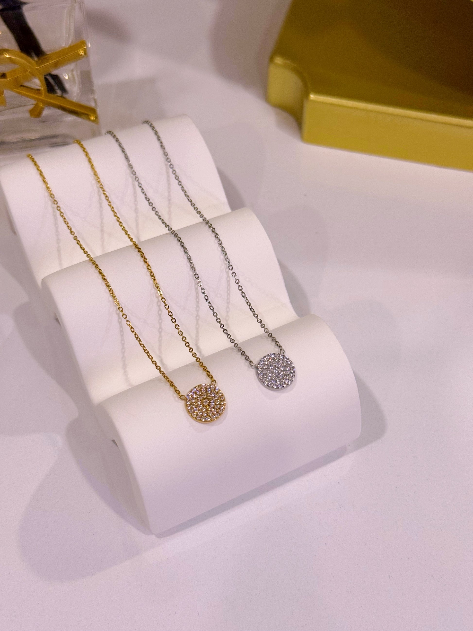 Colar fininho com círculo e brilhantes | 2 Cores