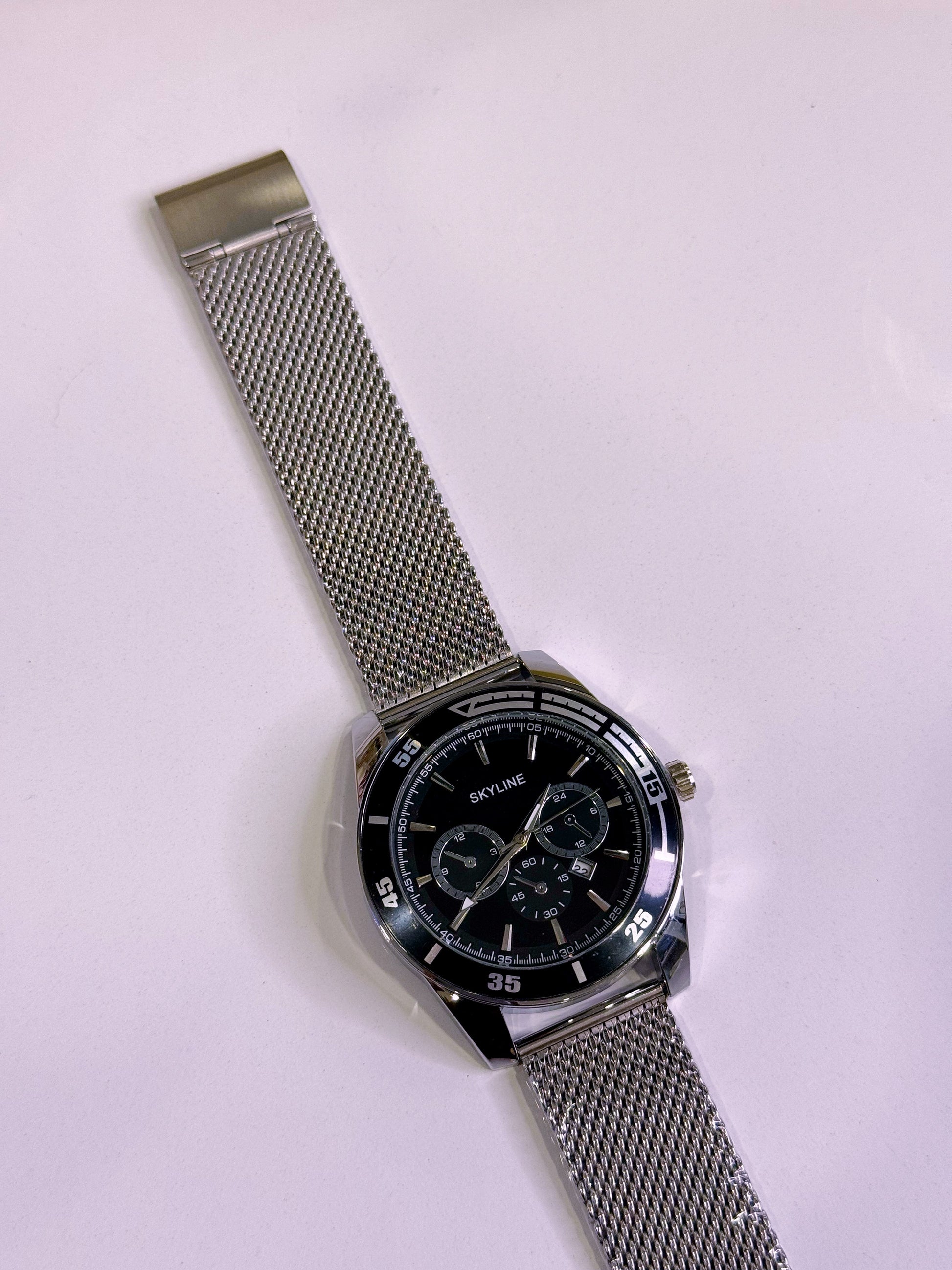 Relógio Analógico Skyline | Prateado com mostrador Preto