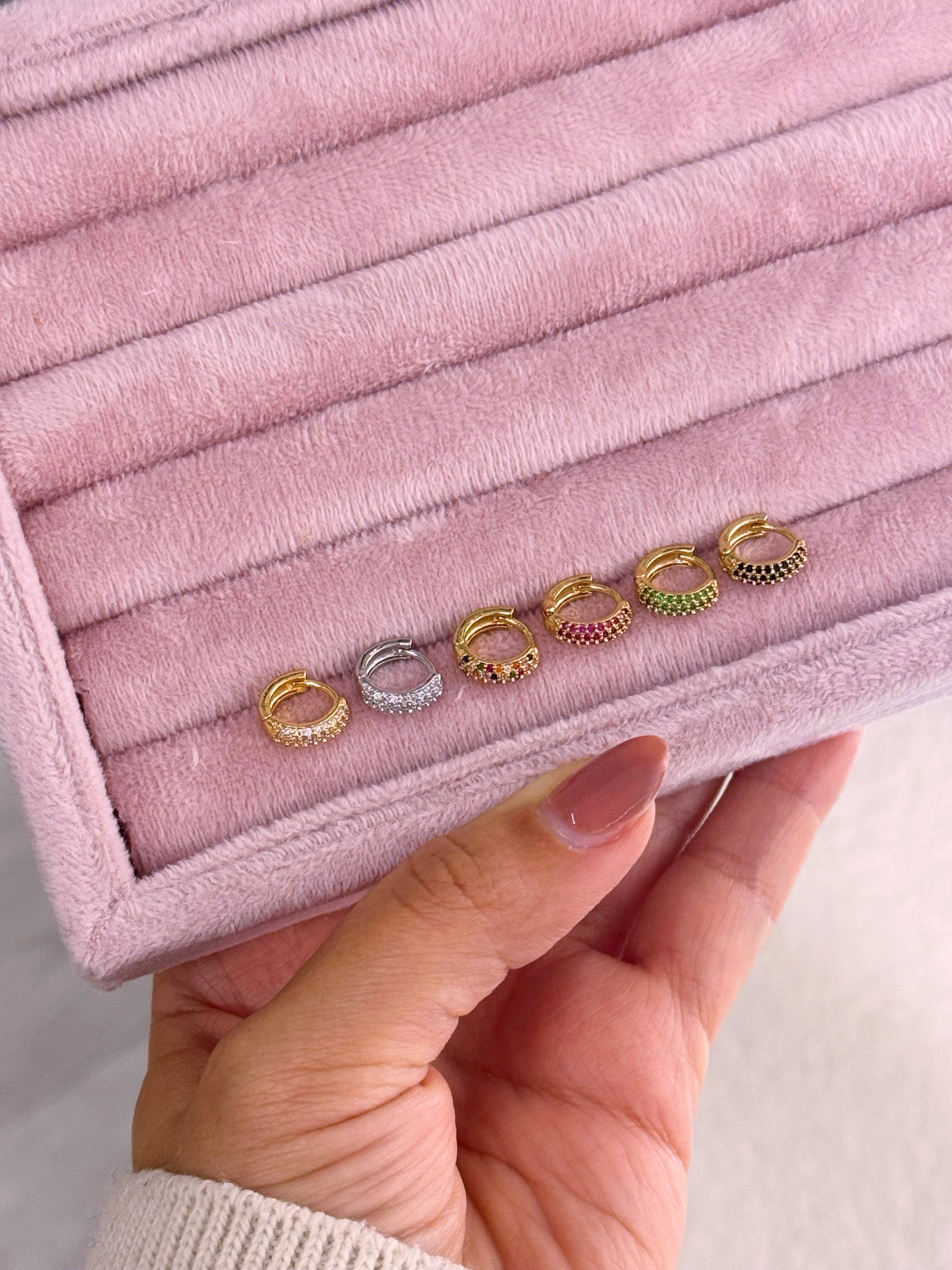 Mini argolinhas fila tripla de brilhantes | 6 cores