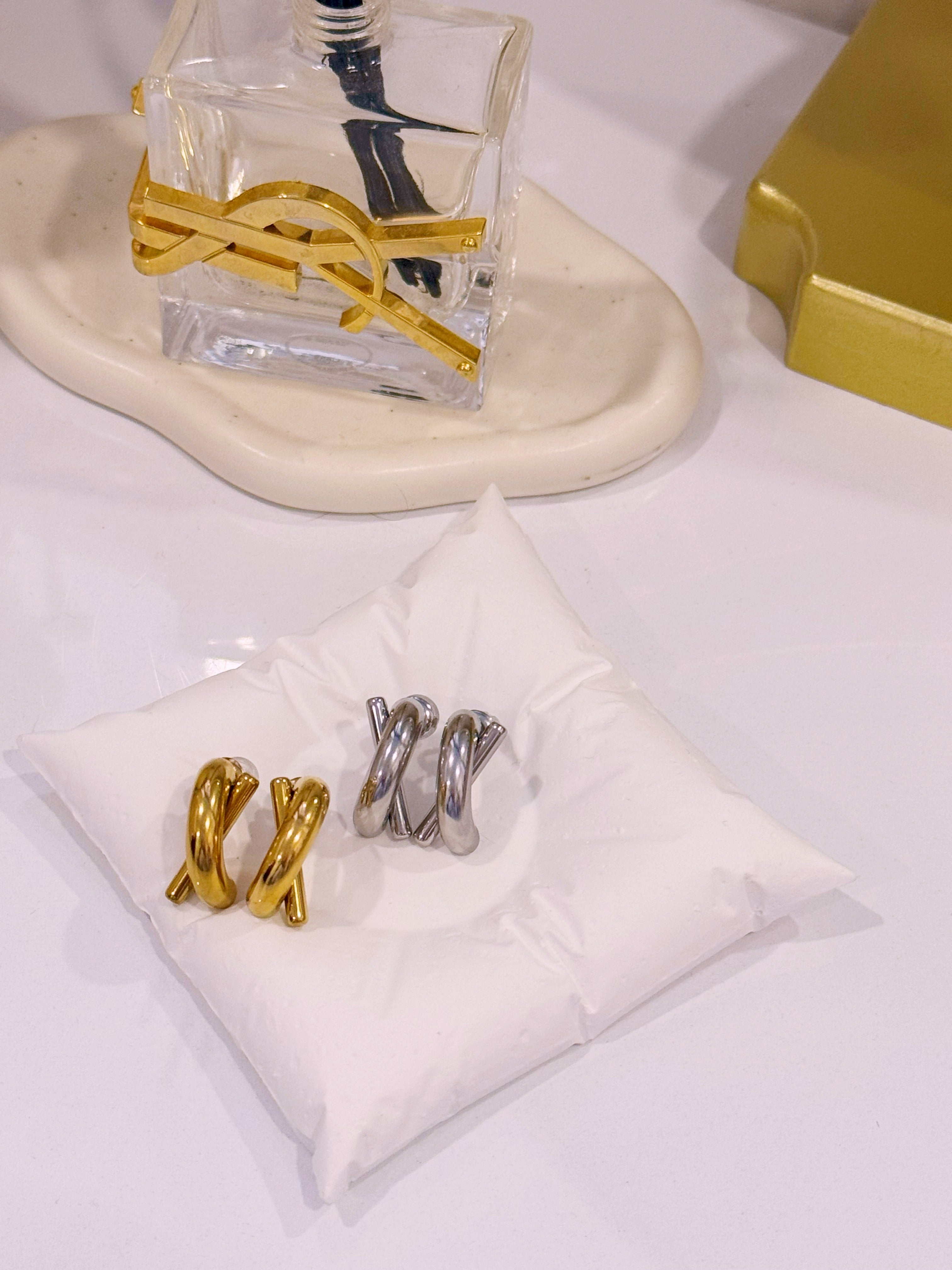 Argolas lisas com barra em aço inoxidável | 2 Cores