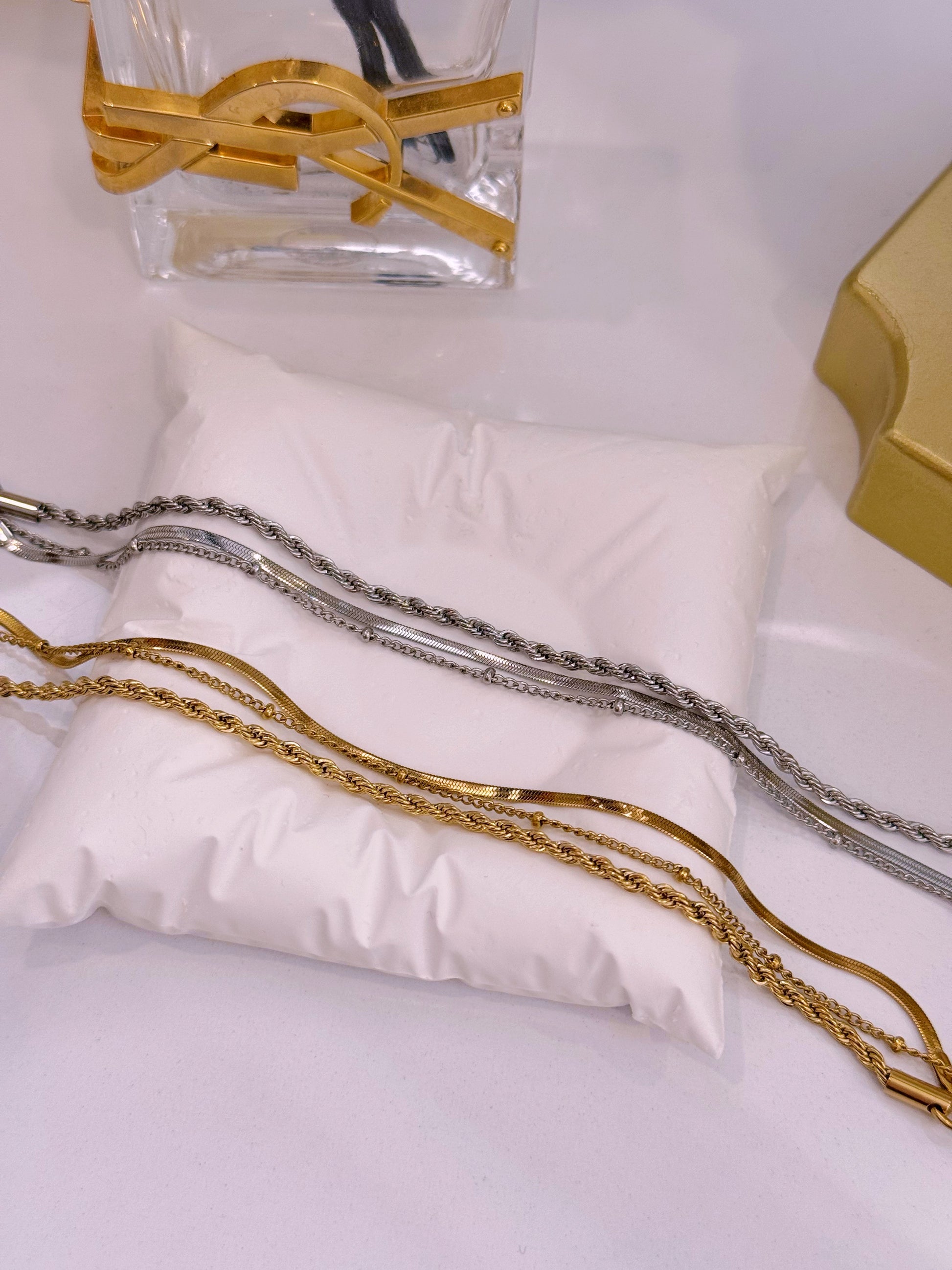 Pulseira efeito triplo com malhas básicas | 2 Cores