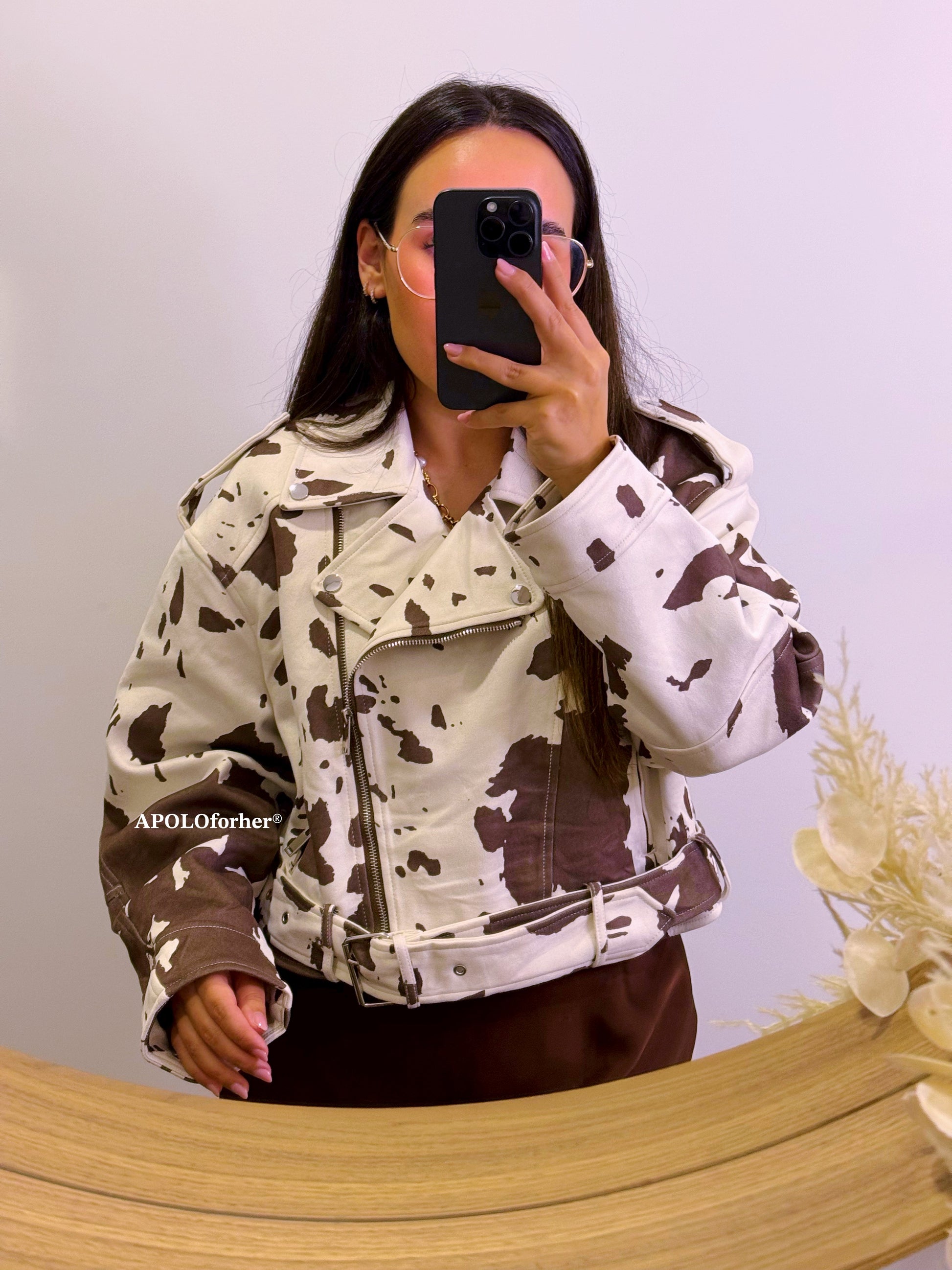 Casaco cropped em pele de pêssego | Animal print