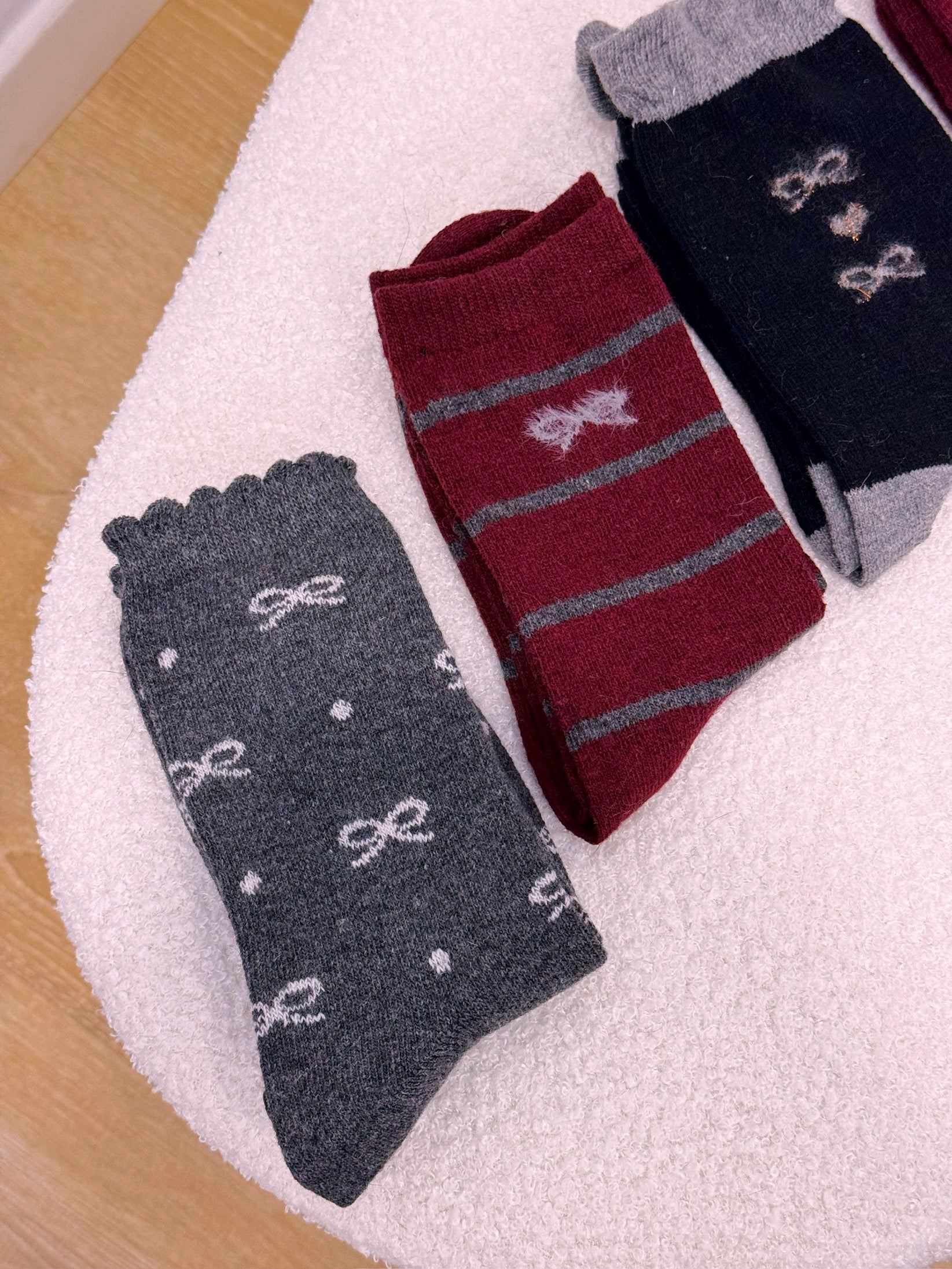Meias de malha com lacinhos • em lã e caxemira | 4 cores