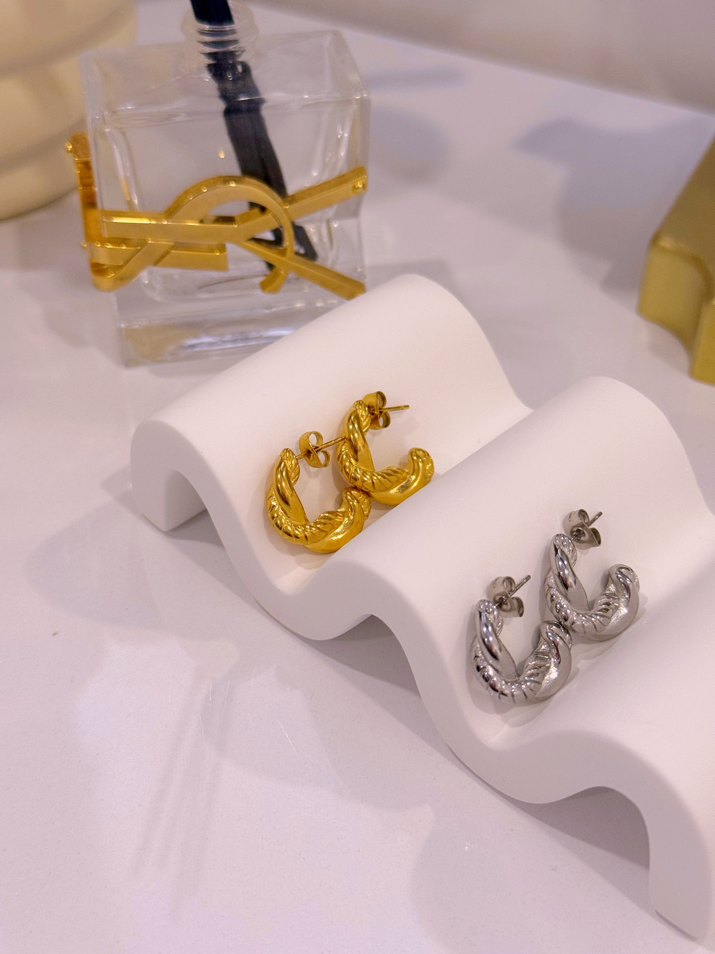 Argolas médias efeito torcido e relevos | 2 Cores