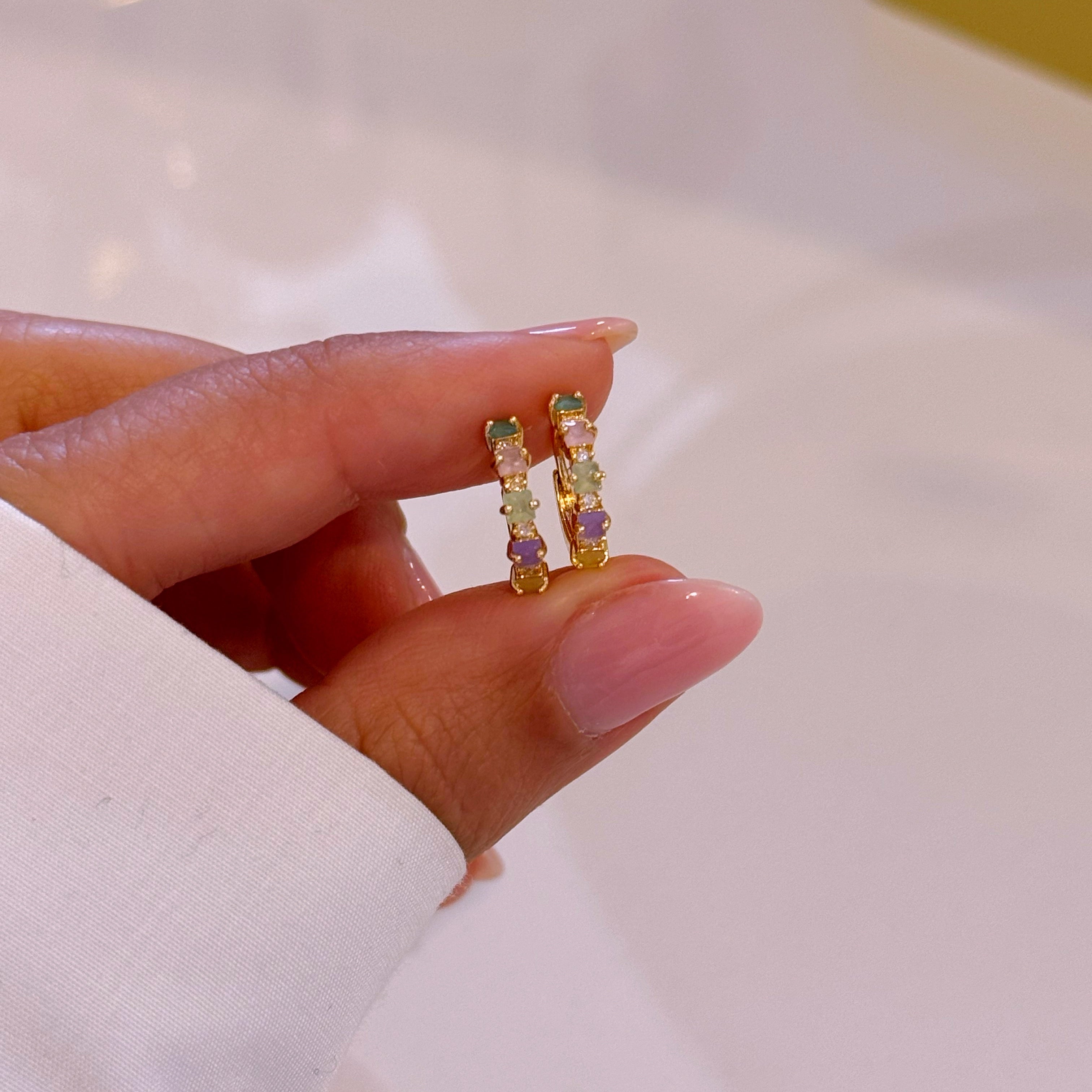 Argolinhas com pedrinhas e brilhantes • Dourado | Cores Pastel