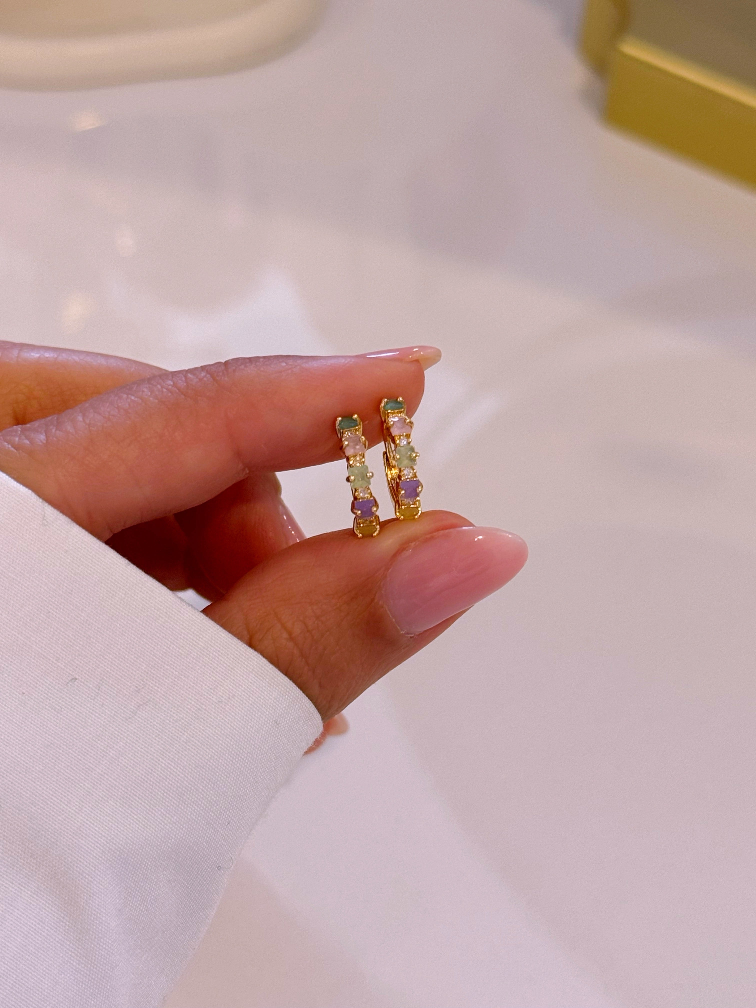 Argolinhas com pedrinhas e brilhantes • Dourado | Cores Pastel