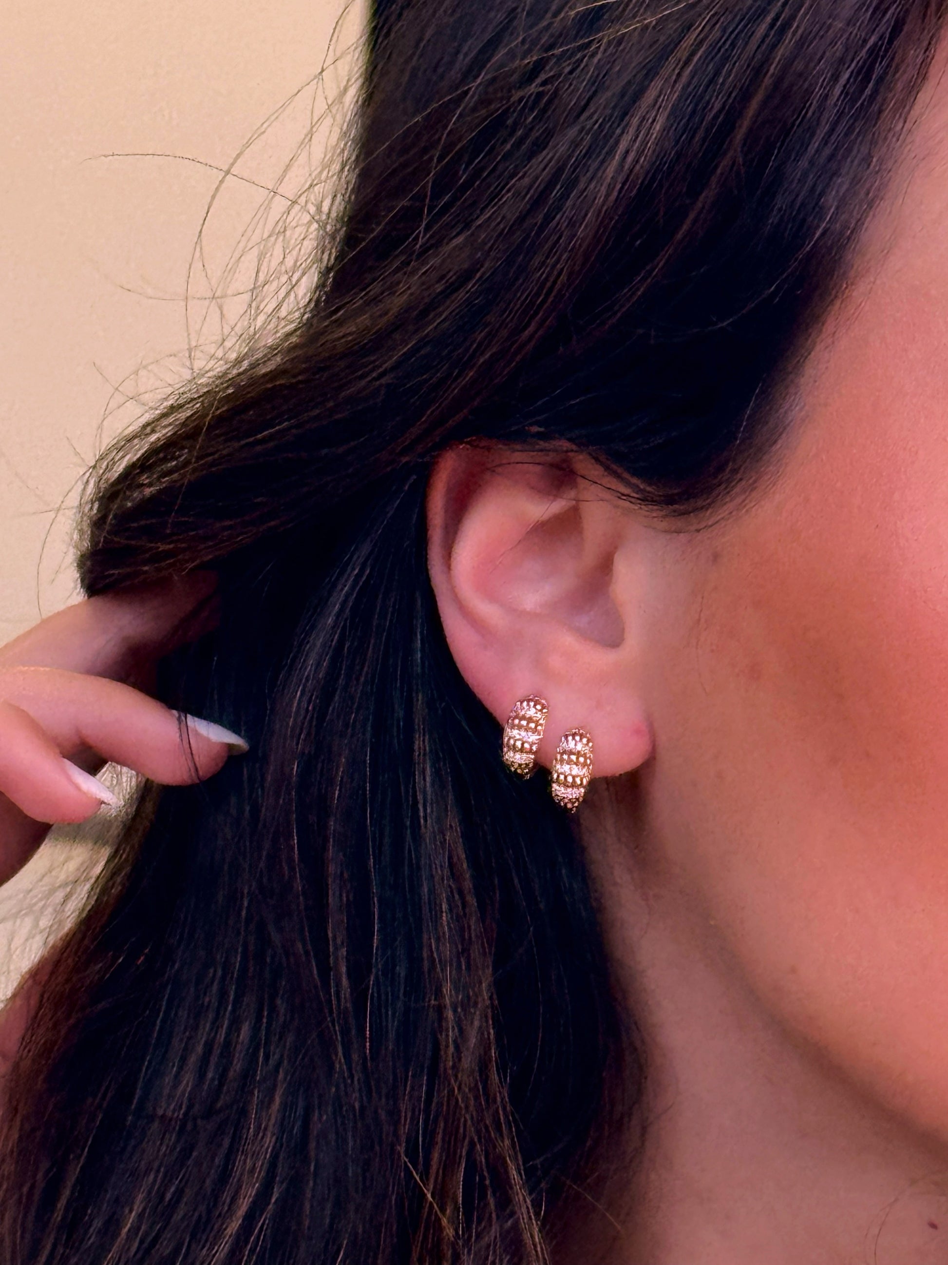 Argolinhas efeito oval com brilhantes e aberturas | Rose Gold