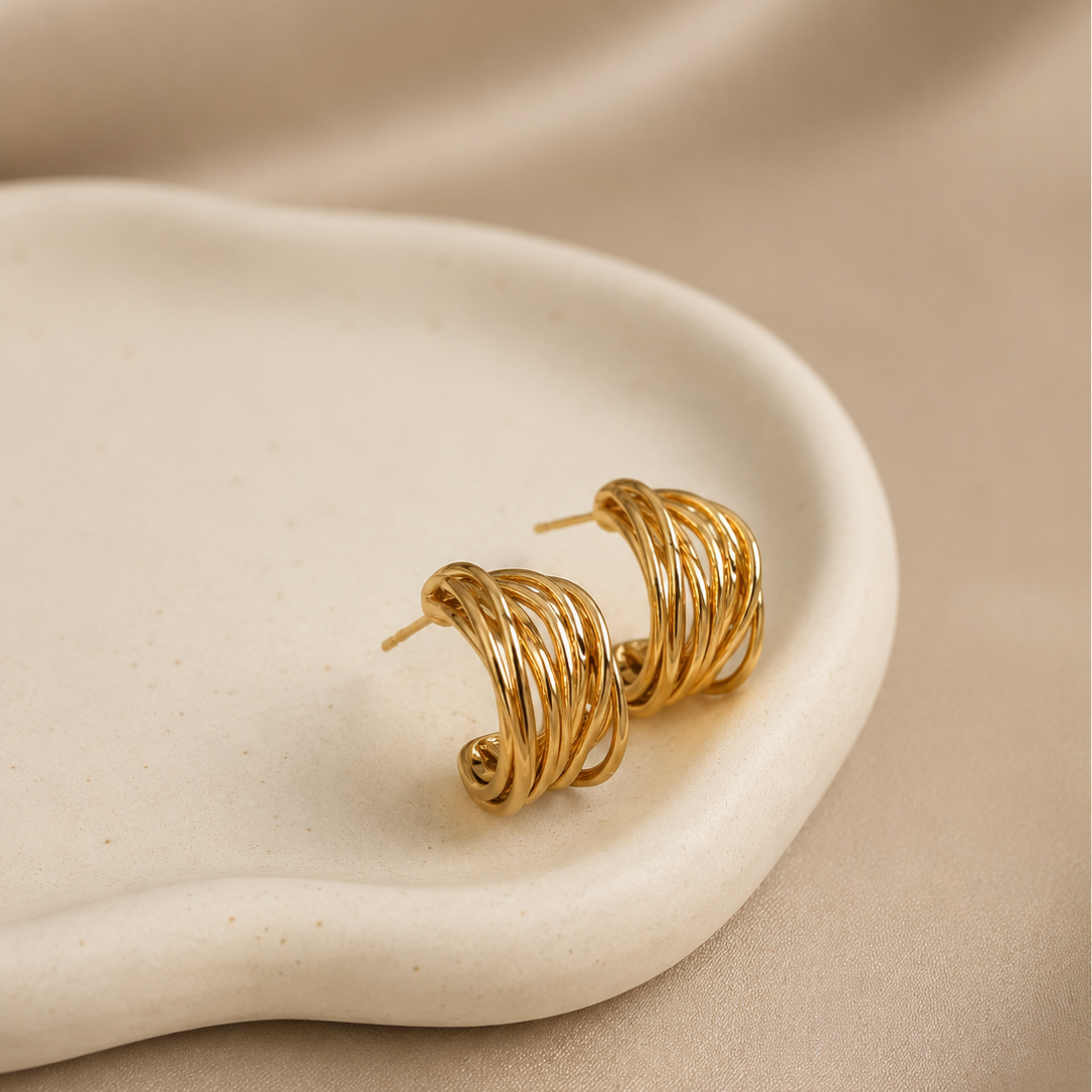 Argolas elegantes trabalhadas | Dourado