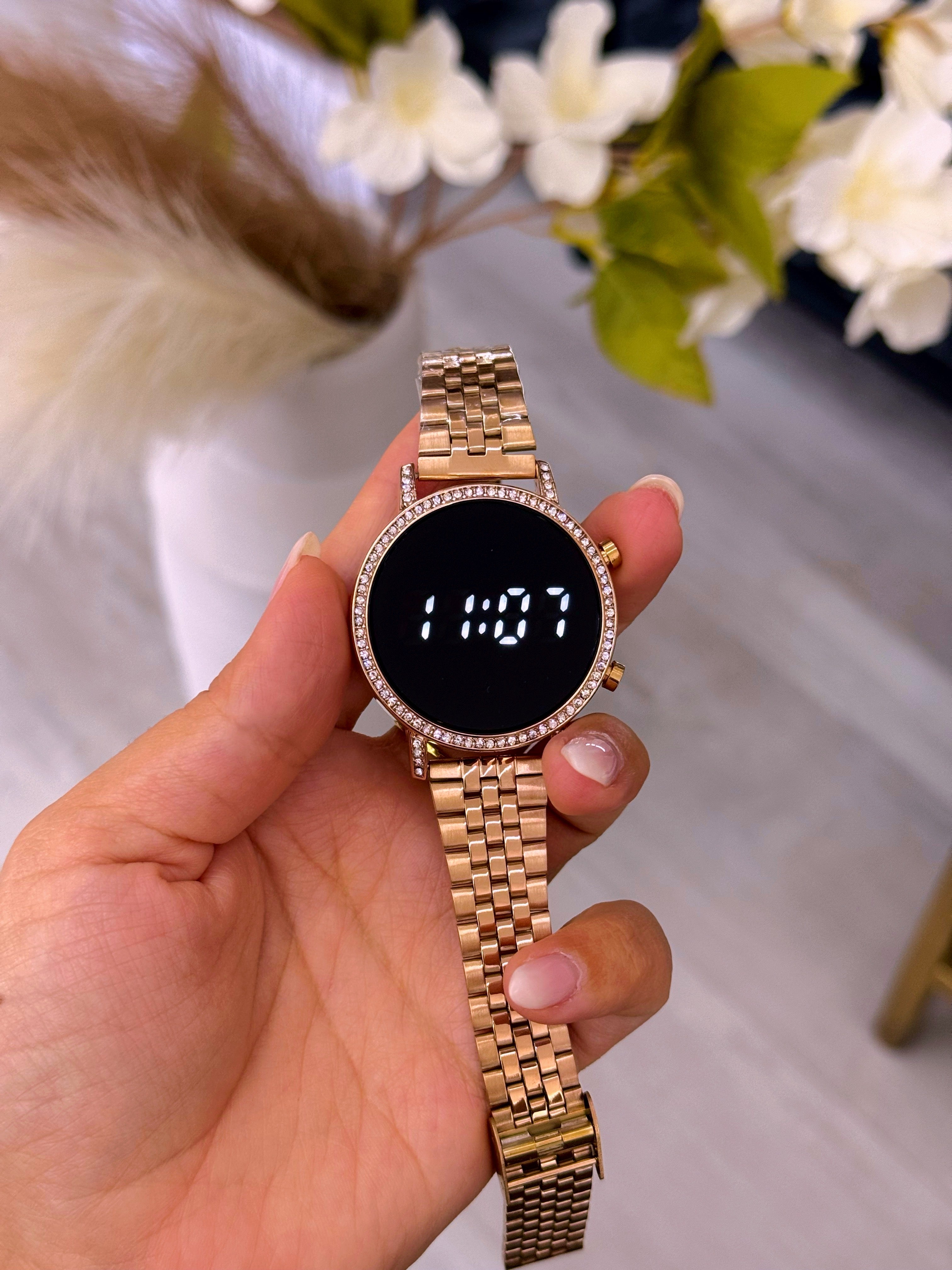 Relógio digital redondo com brilhantes | rose gold