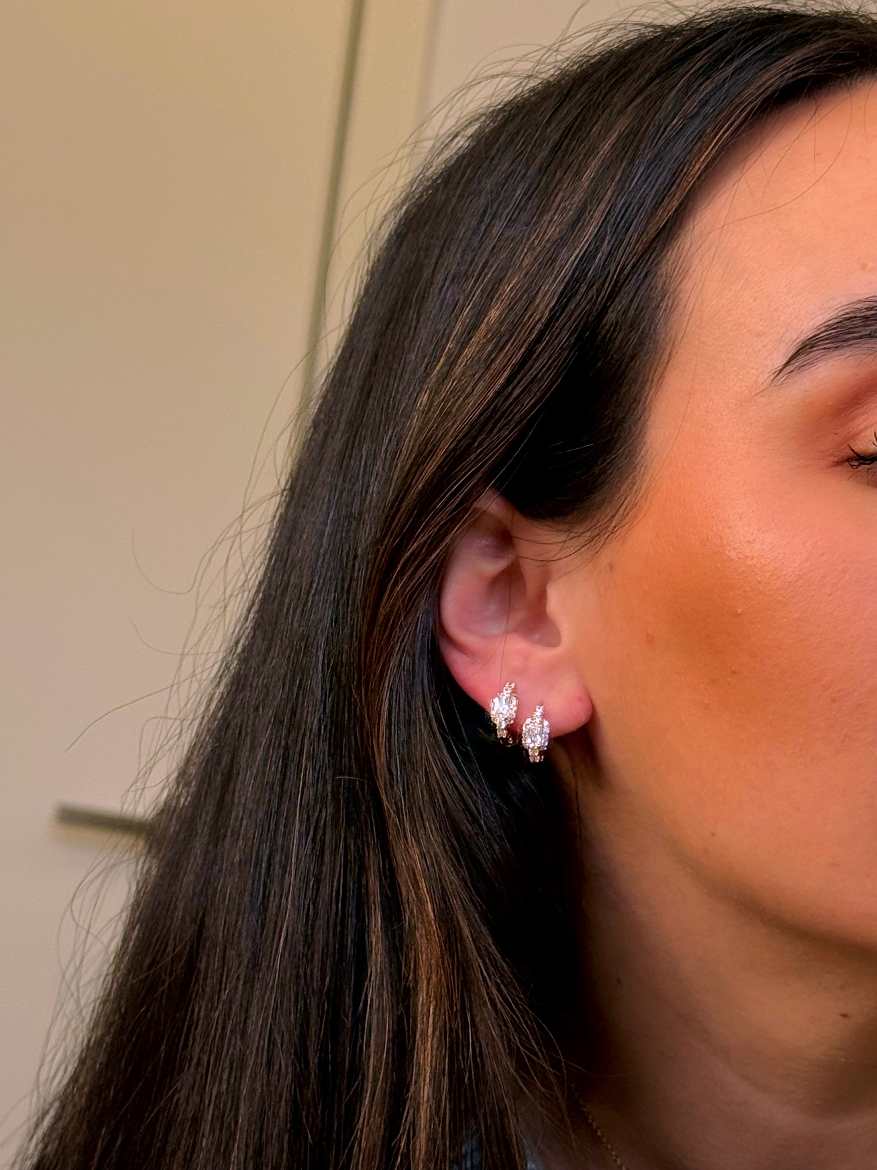 Argolinhas com brilhantes e pedra retangular | Rose Gold