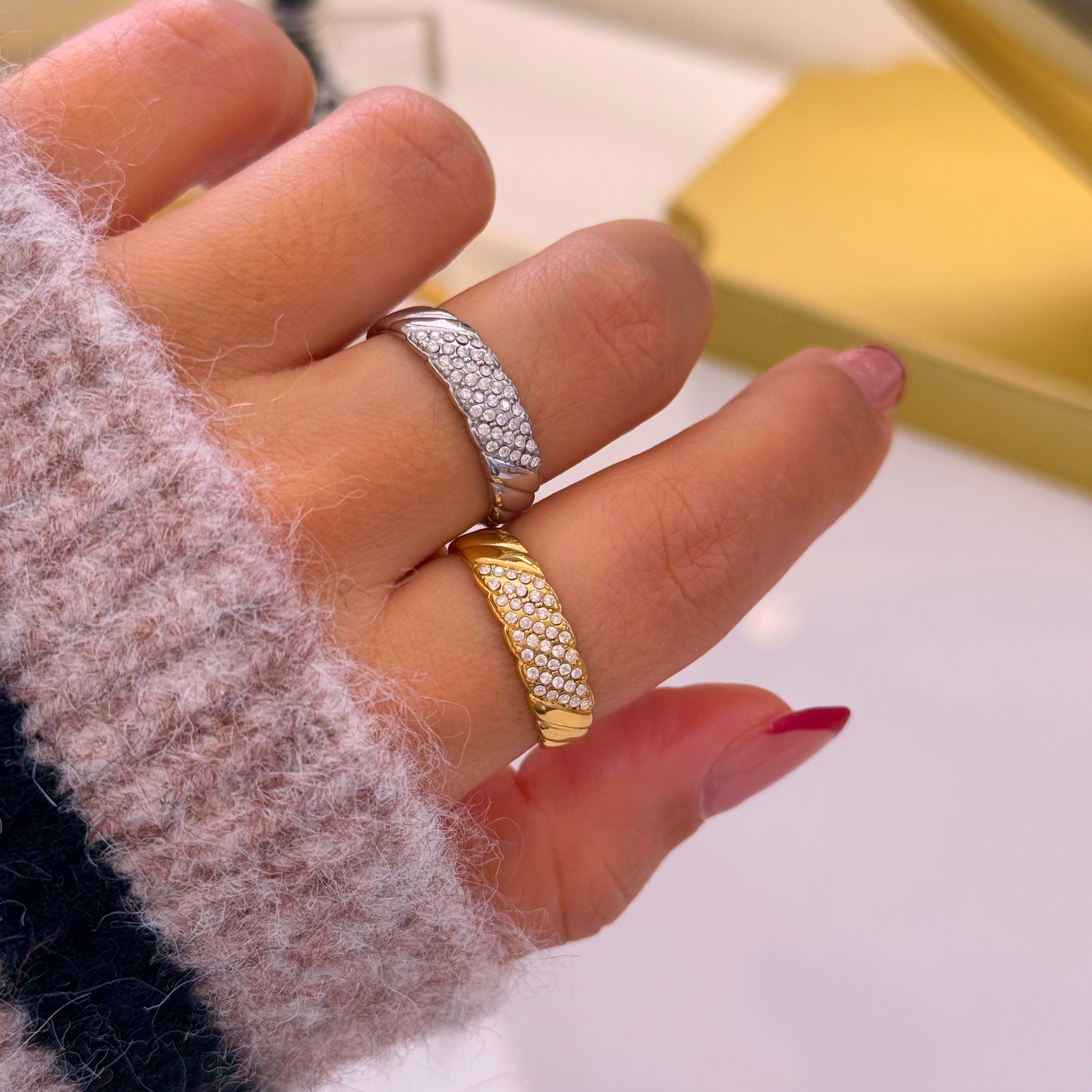 Anel ajustável com texturas e brilhantes | 2 Cores