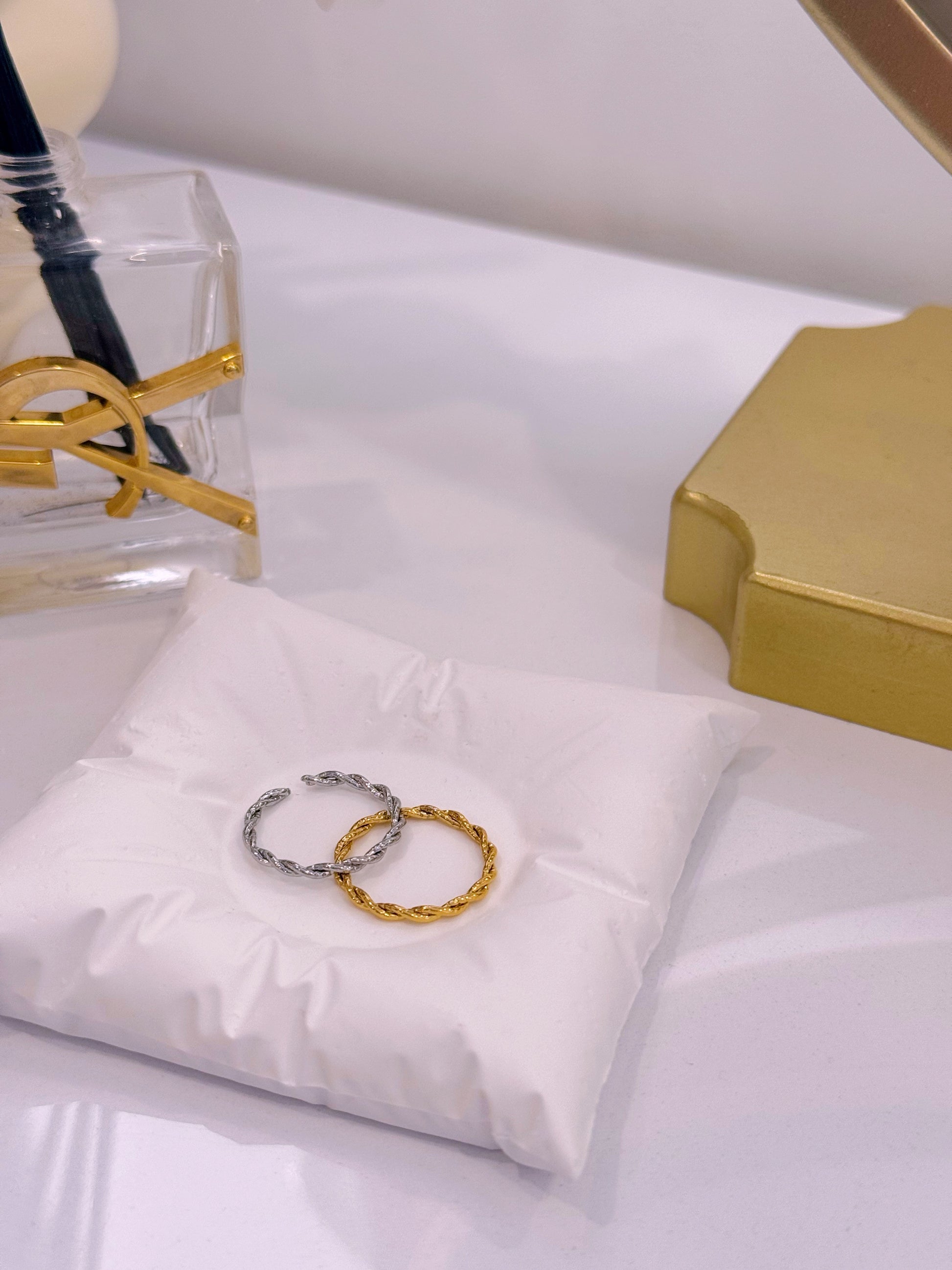 Anel ajustável fininho torcido | 2 Cores