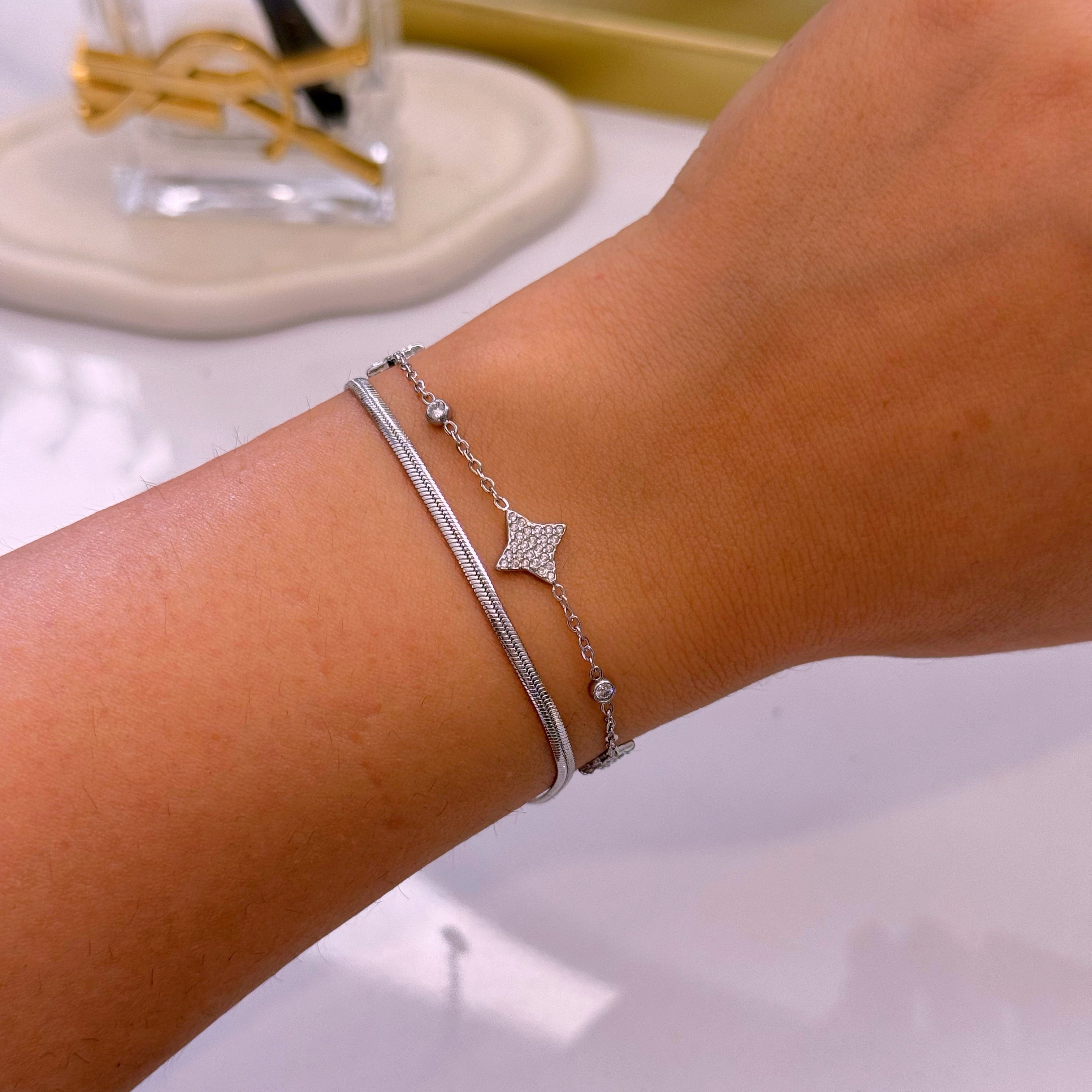 Pulseira efeito duplo malha achatada e malha fininha com estrelas e brilhantes | Prateado