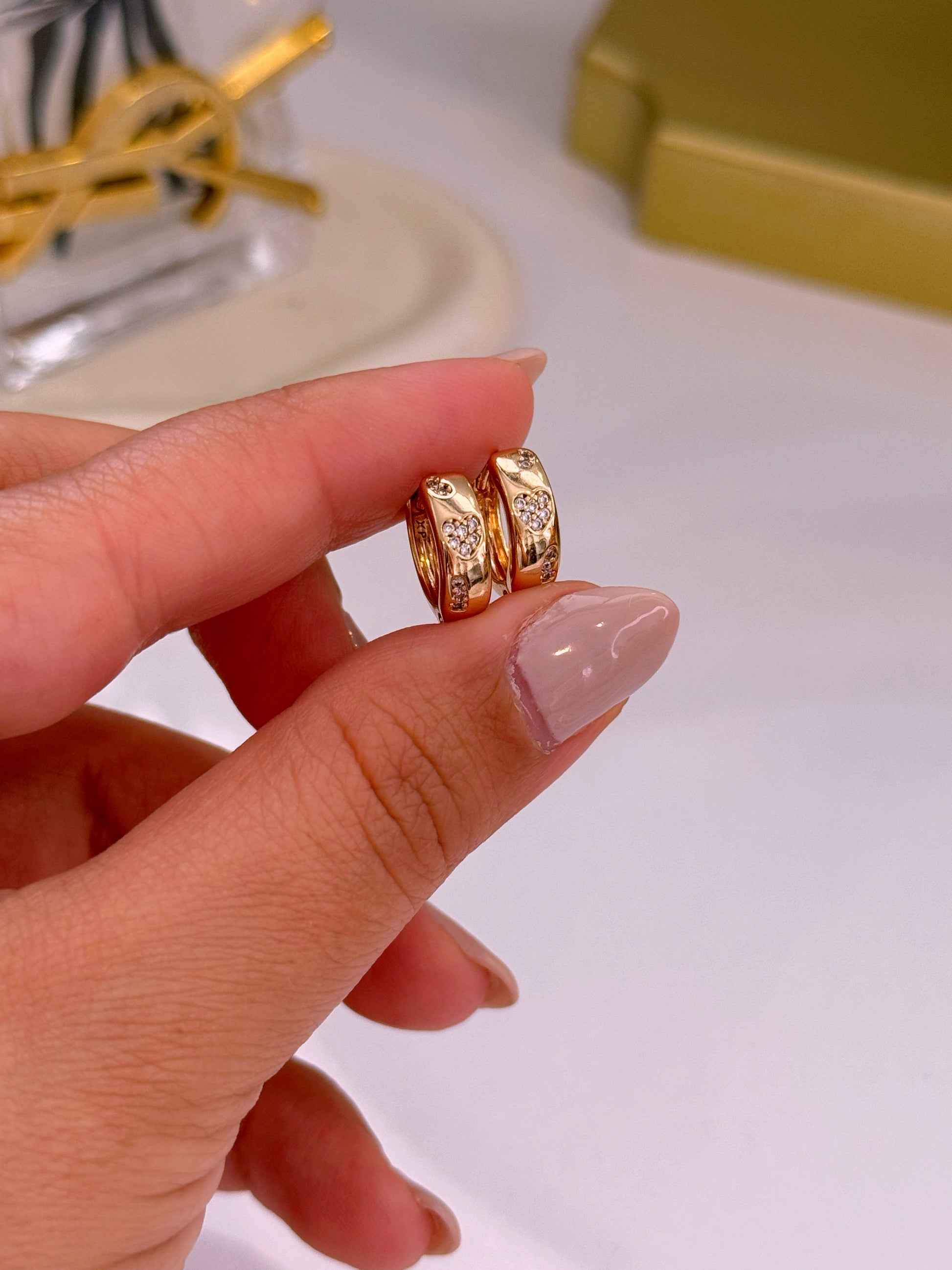 Argolinhas lisas com corações e brilhantes | Rose Gold