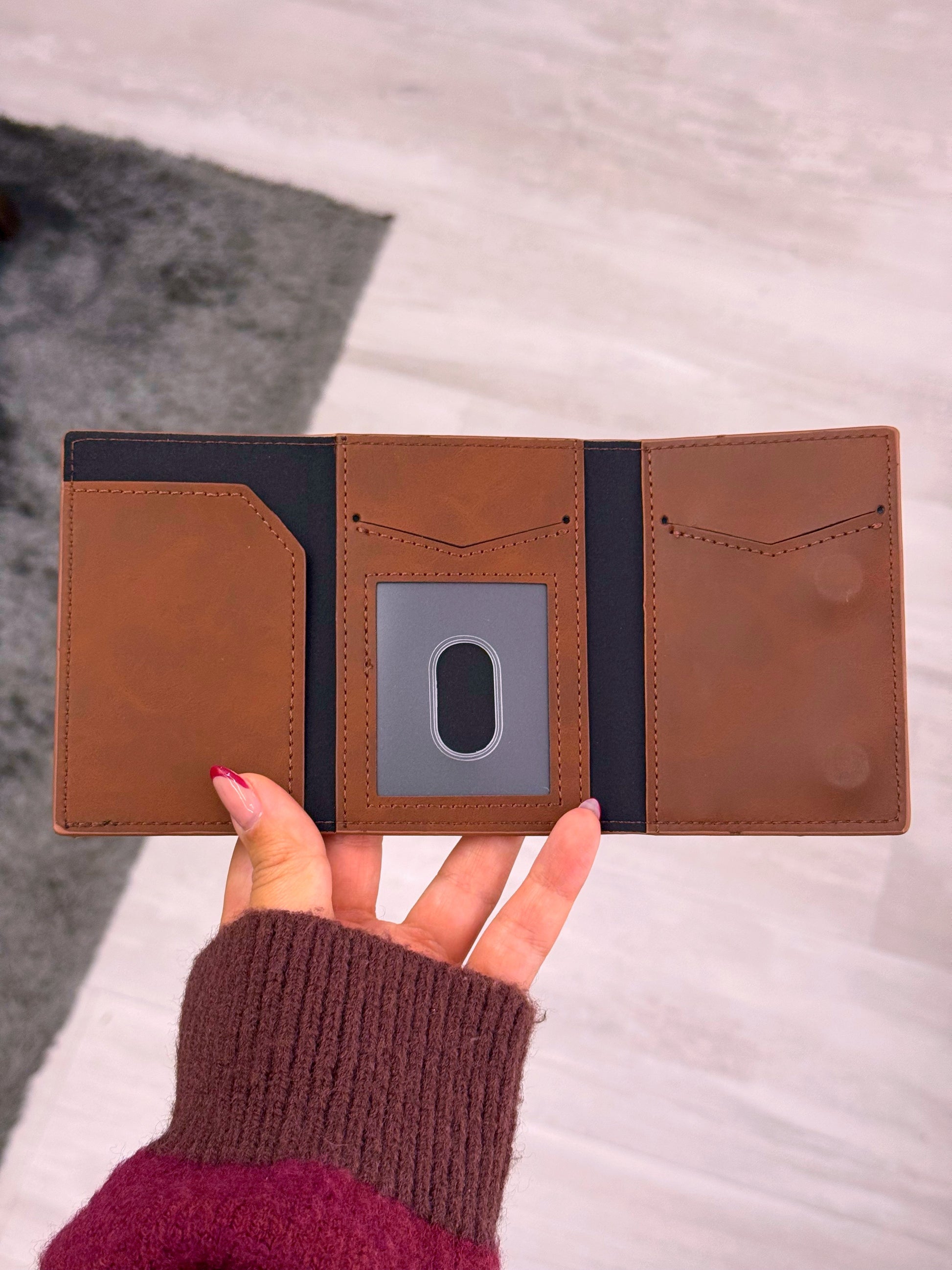 Porta cartões com fecho para moedas | Castanho escuro