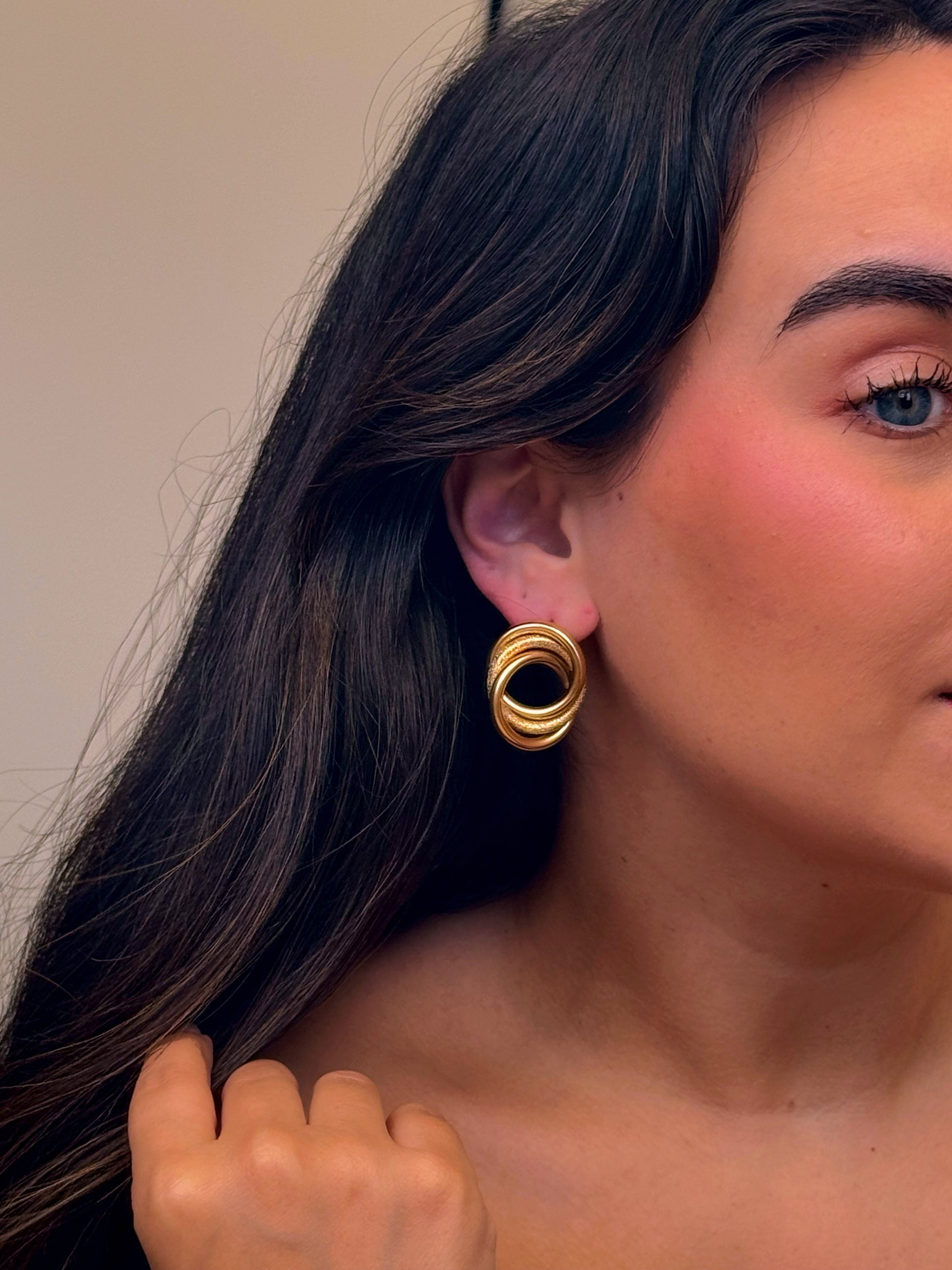 Brincos de argolas entrelaçadas | Dourado