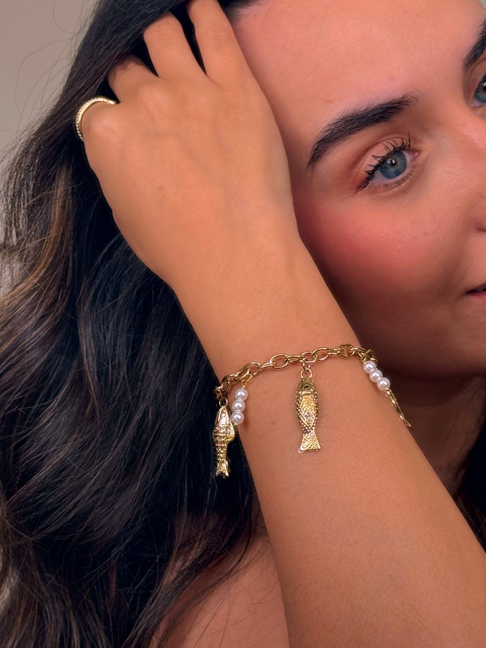 𝐄𝐝𝐢𝐜̧𝐚̃𝐨 𝐋𝐢𝐦𝐢𝐭𝐚𝐝𝐚 𝐕𝐞𝐫𝐚̃𝐨 🐚 Pulseira corrente com peixes e pérolas | Dourado
